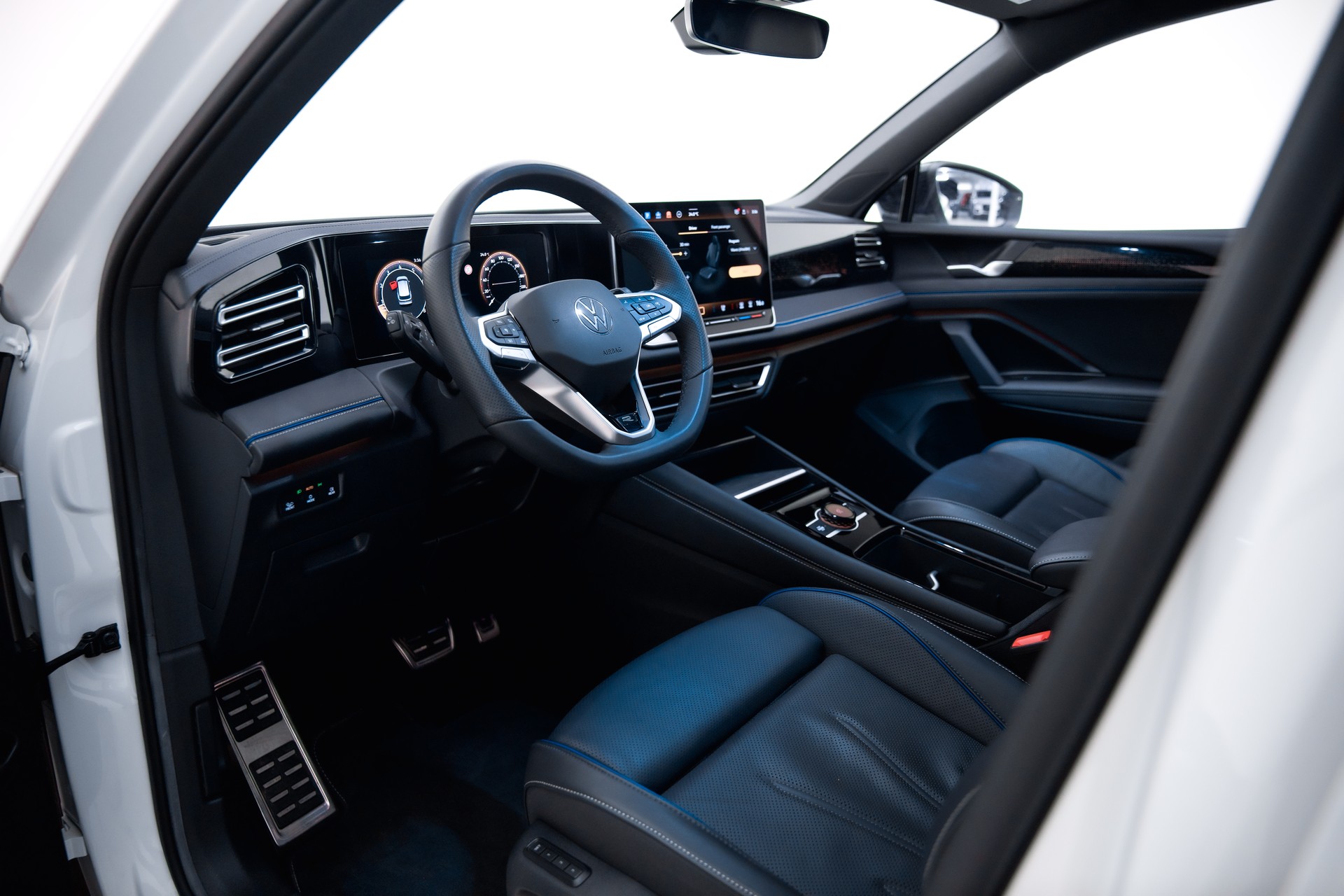 VW Tiguan 2.0 TSI DSG R-Line 4Motion-image-18