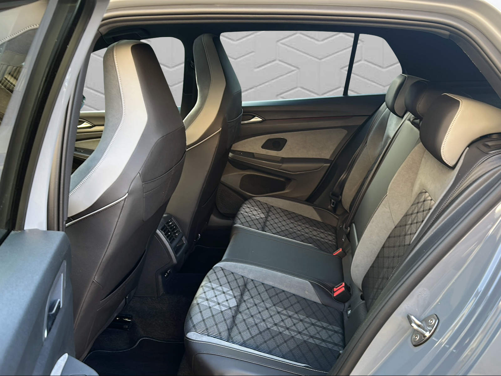 VW Golf 1.5 TSI ACT R-Line-image-15