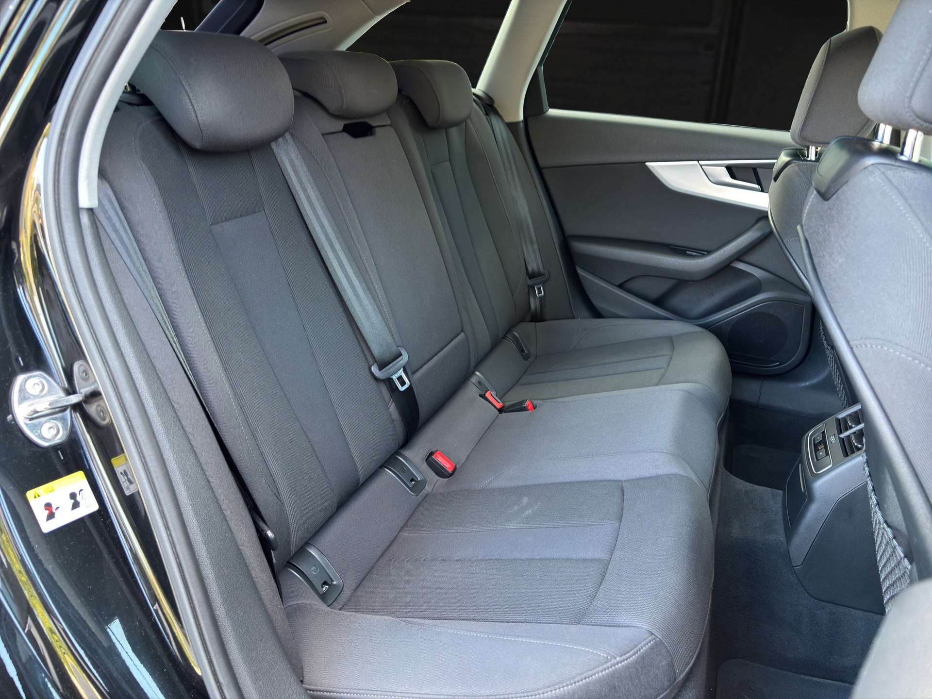 AUDI A4 Avant 2.0 TDI Sport S-tronic-image-12