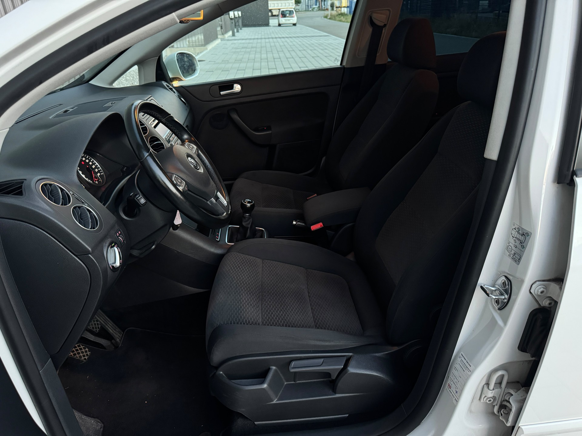 VW Golf Plus 1.2 TSI BMT Comfortline-image-11