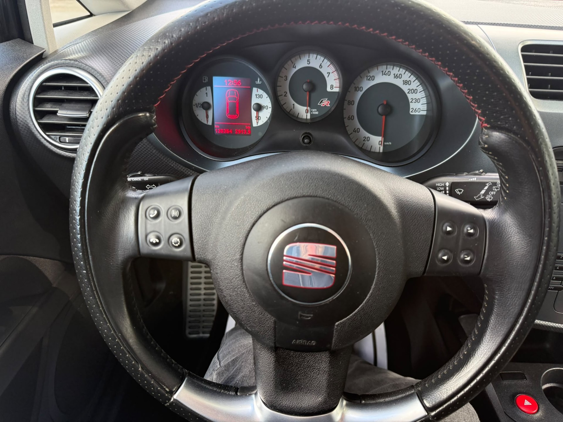 SEAT Leon 2.0 TSI FR-image-10