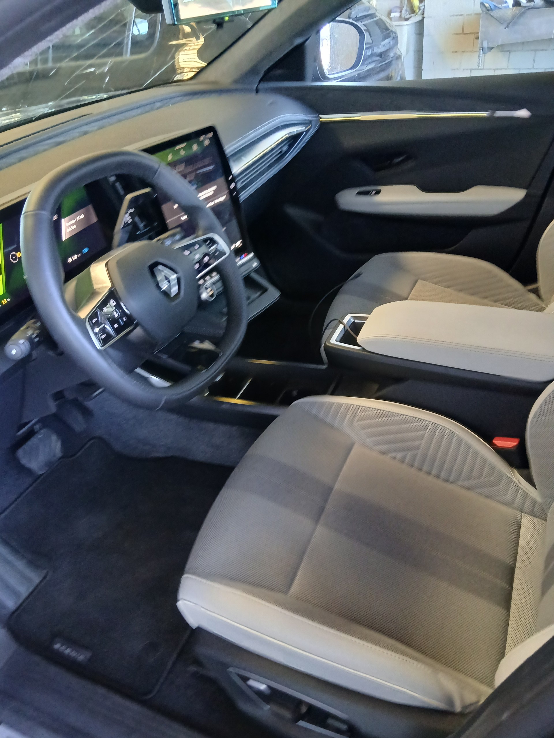 RENAULT Scénic E-Tech Long Range Evolution/Auto fahrbar ,Hagelschaden wie auf dem Bilder-image-12
