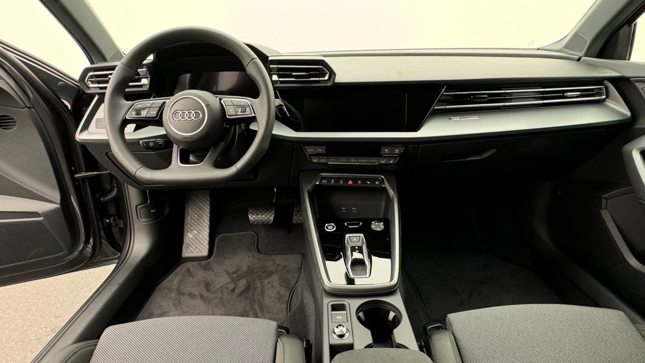 AUDI A3 Sportback TFSI 110 KW S Line-image-5