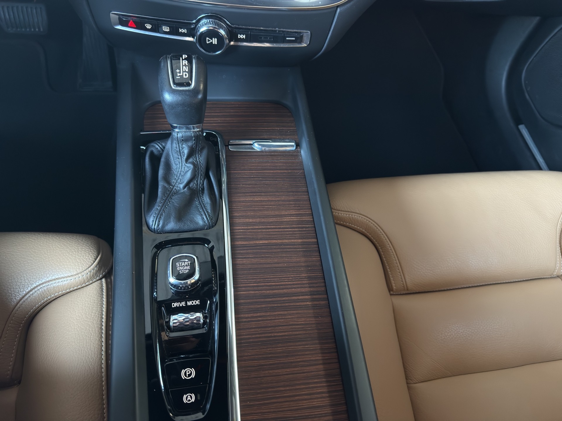 VOLVO V60 Cross Country 2.0 T5 AWD-image-10