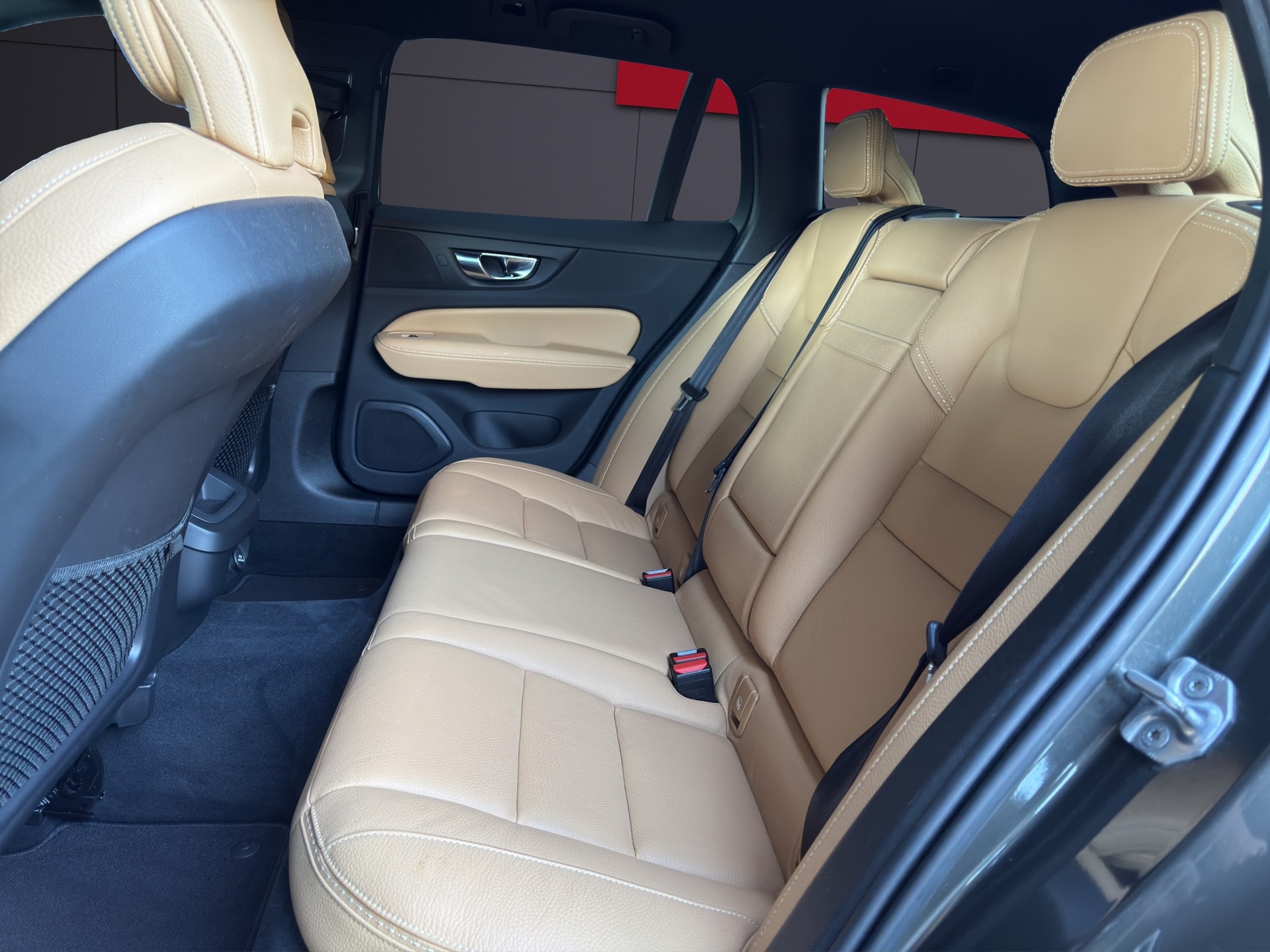 VOLVO V60 Cross Country 2.0 T5 AWD-image-6
