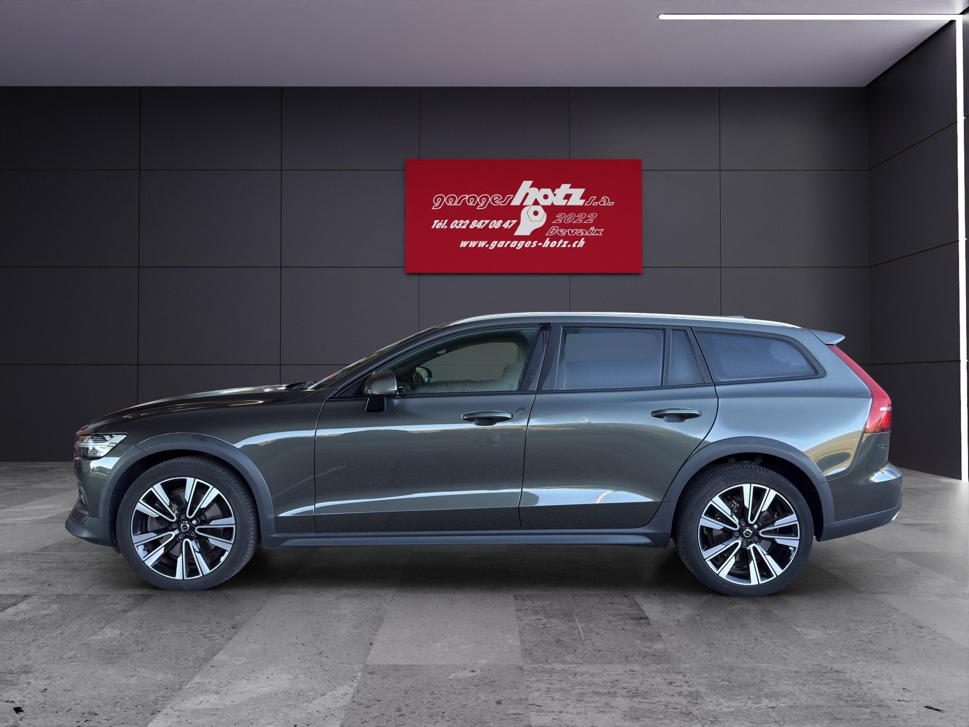 VOLVO V60 Cross Country 2.0 T5 AWD-image-2
