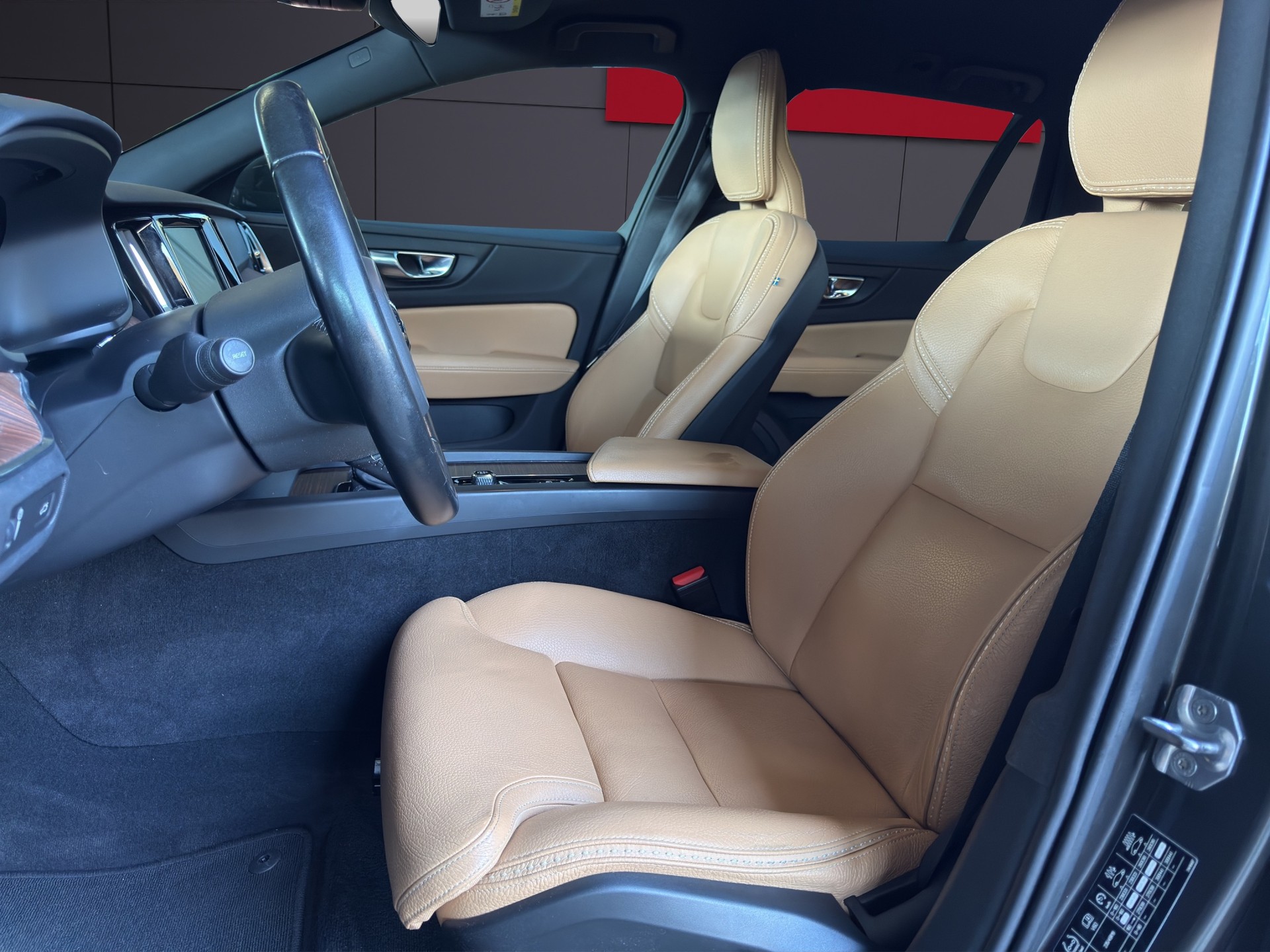 VOLVO V60 Cross Country 2.0 T5 AWD-image-5
