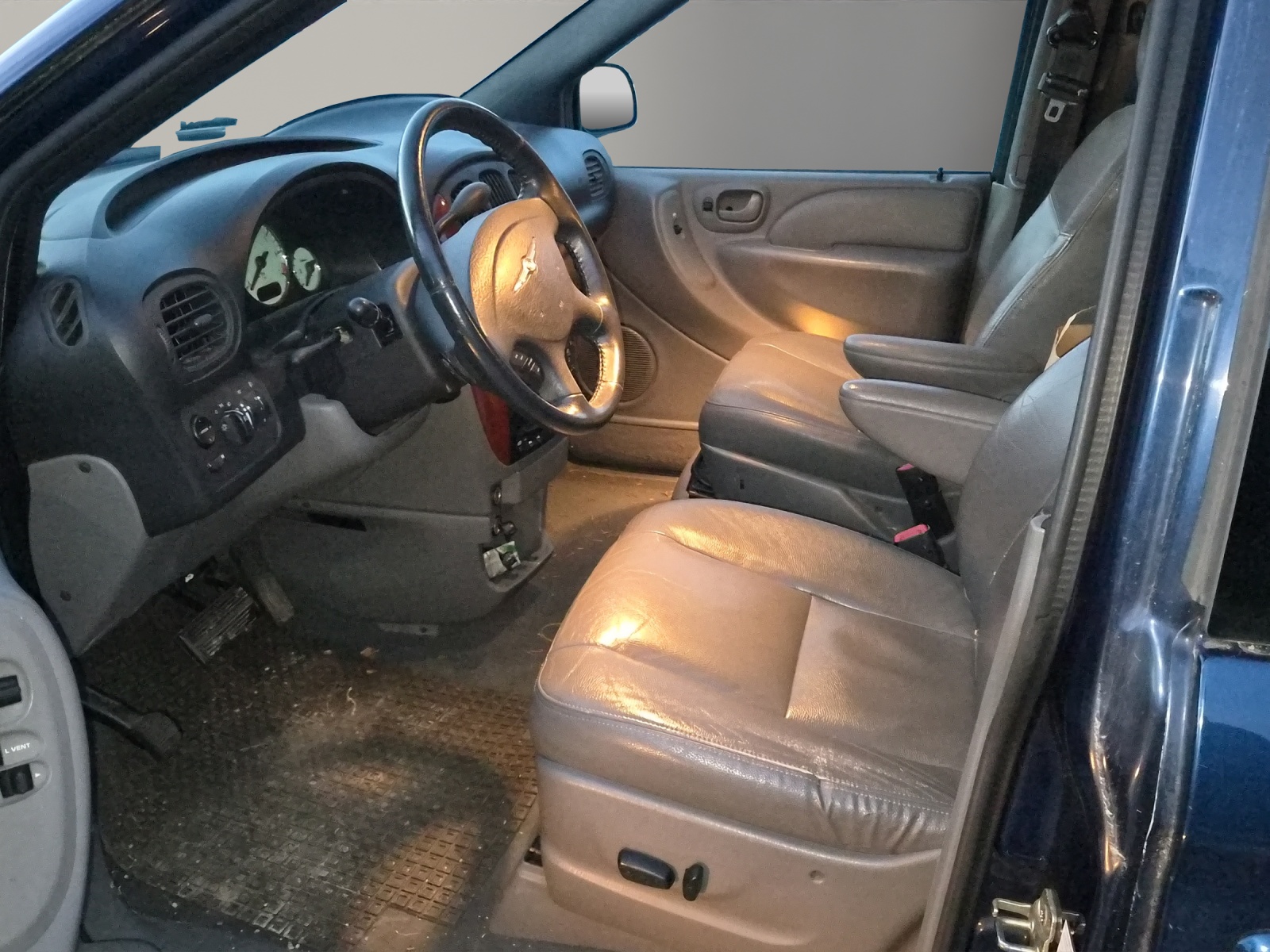 CHRYSLER Voyager 3.3 LX Automatic-image-5
