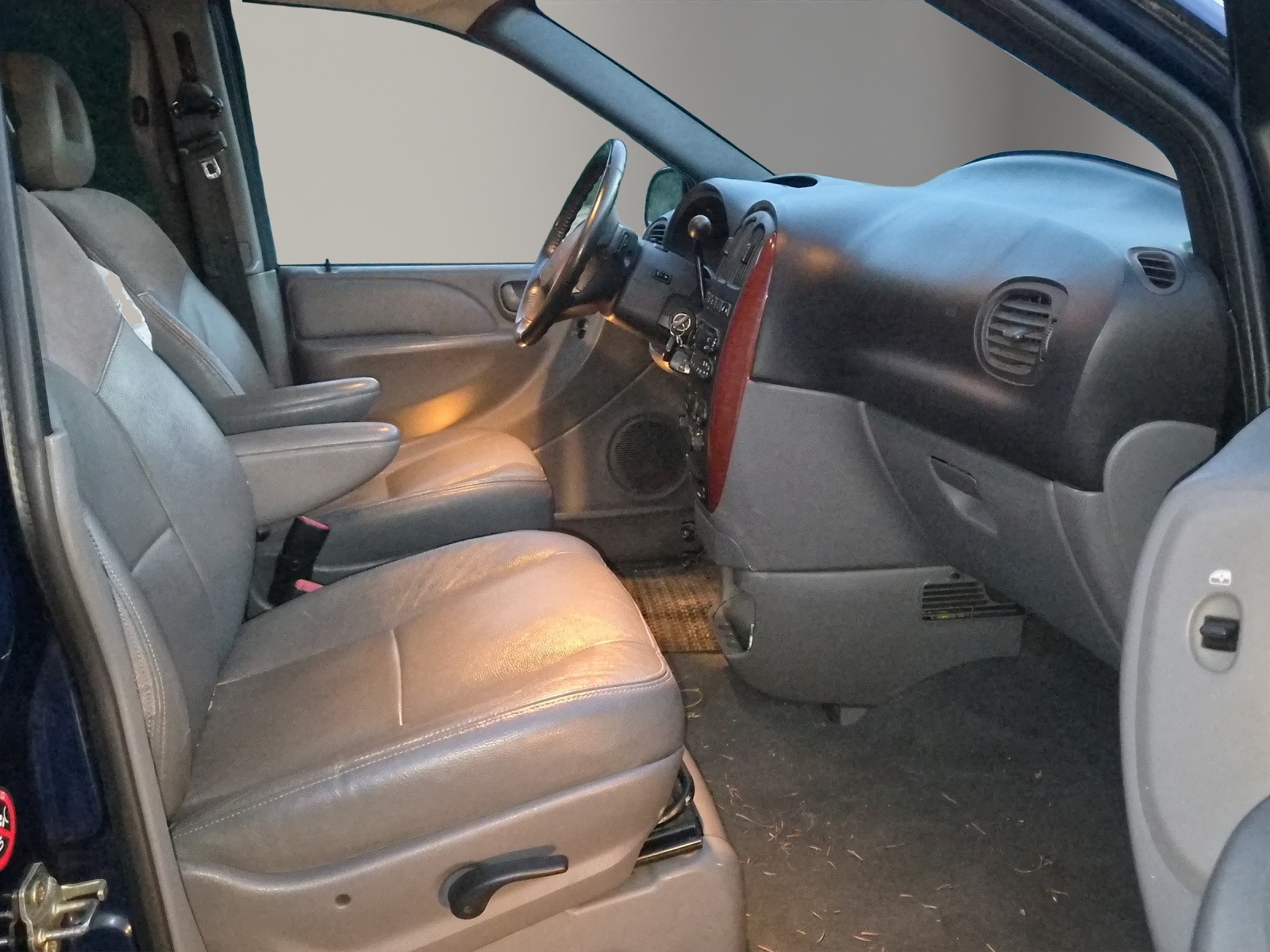 CHRYSLER Voyager 3.3 LX Automatic-image-8