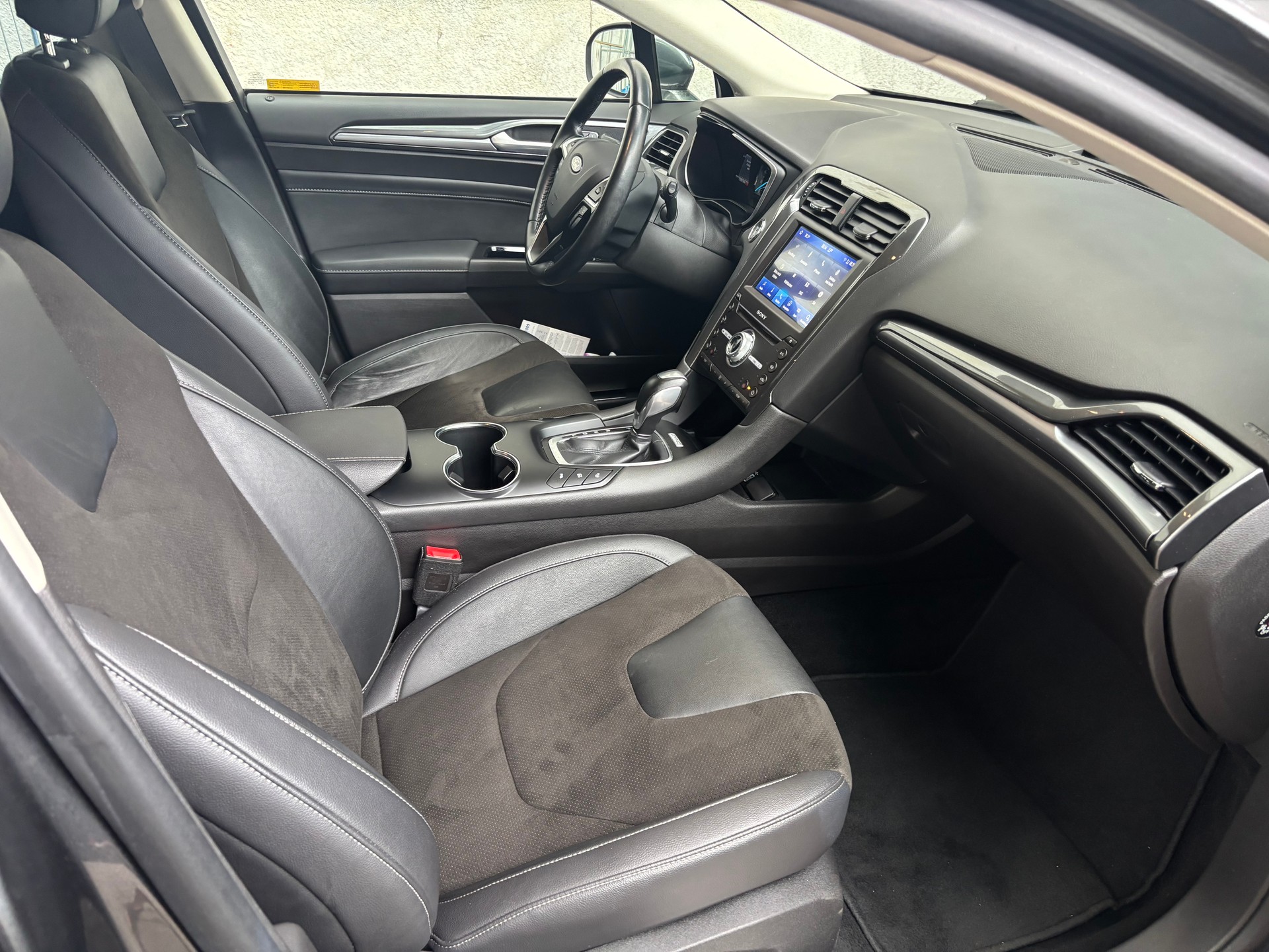FORD 2.0 HEV 187 Vignale-image-4