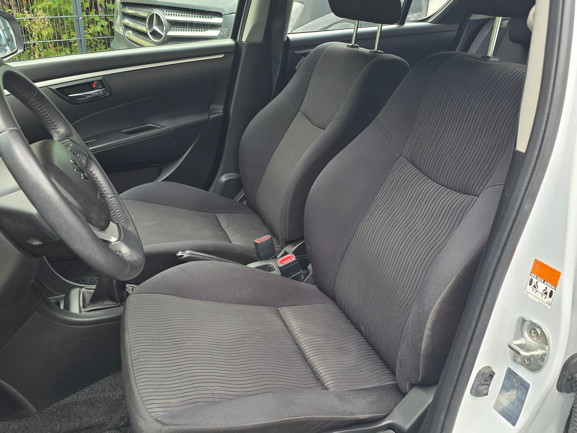 SUZUKI Swift 1.2i 16V GL 4x4-image-9