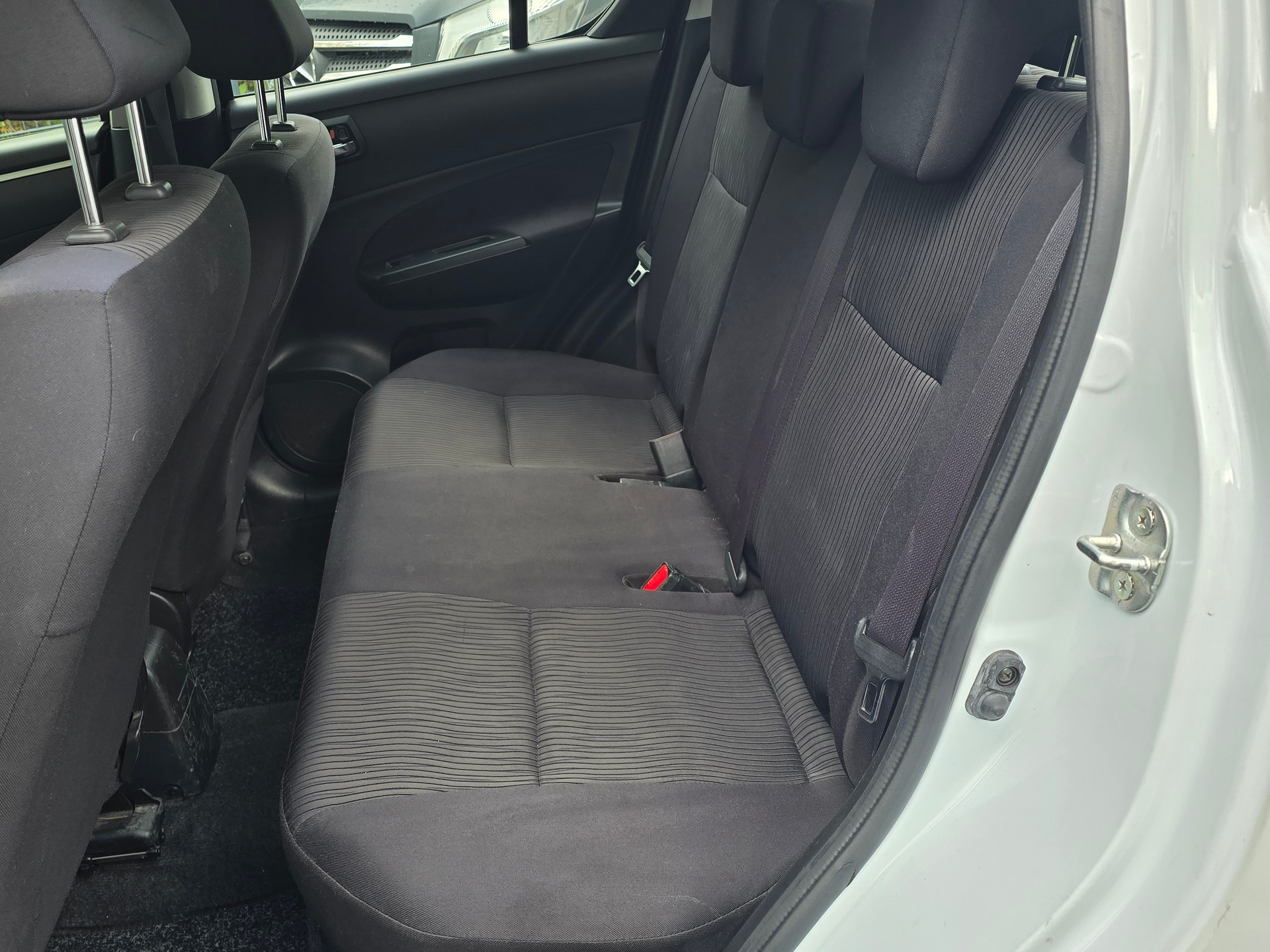 SUZUKI Swift 1.2i 16V GL 4x4-image-10