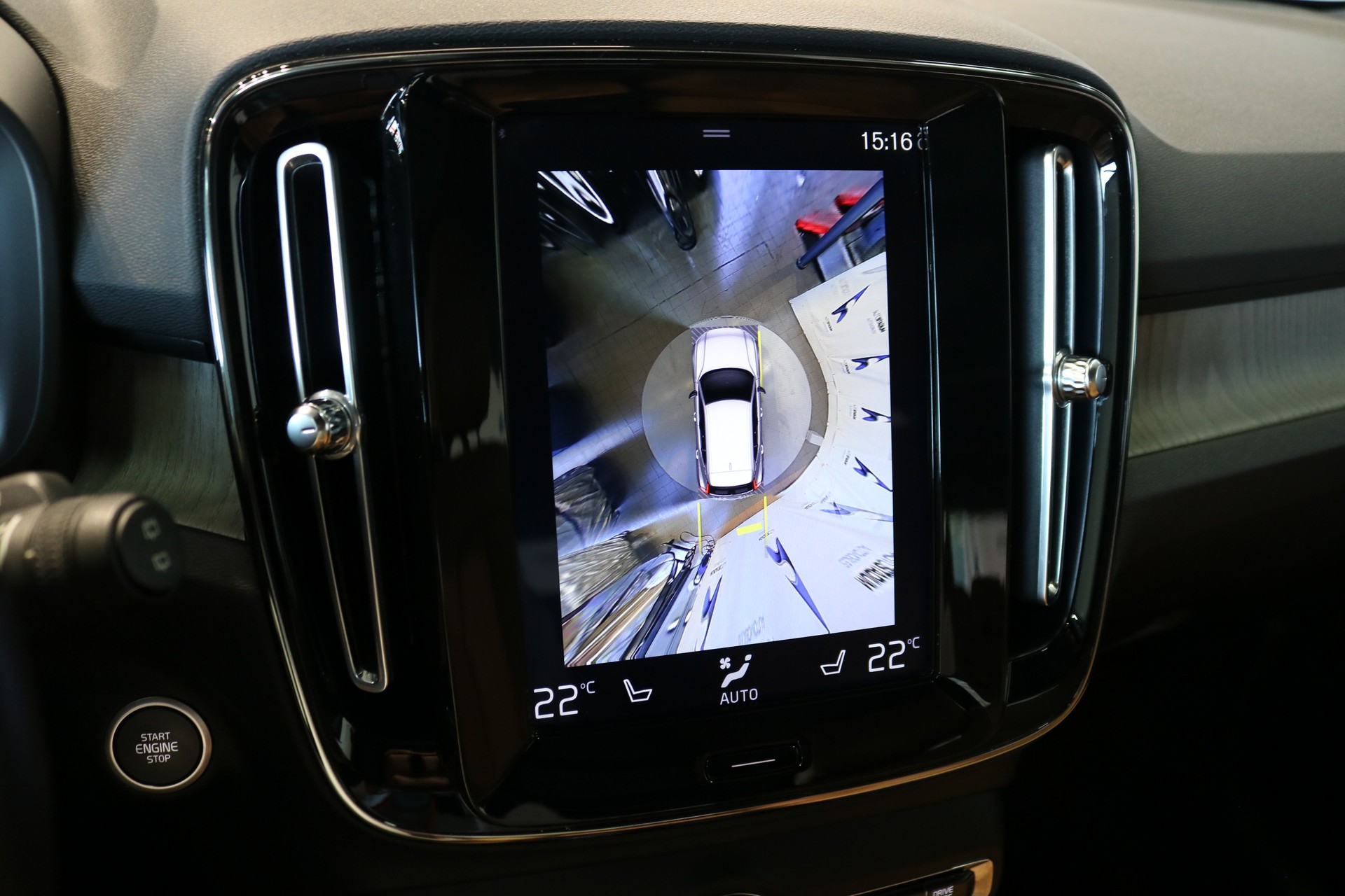VOLVO XC40 B4 Benzin Mild Hybrid AWD Momentum Geartronic-image-42