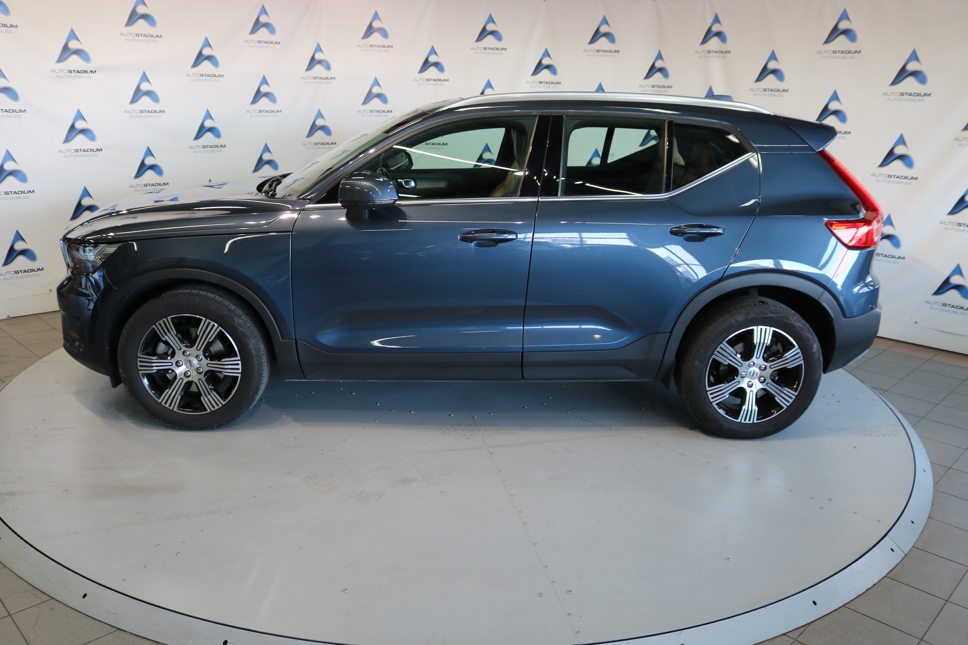 VOLVO XC40 B4 Benzin Mild Hybrid AWD Momentum Geartronic-image-12