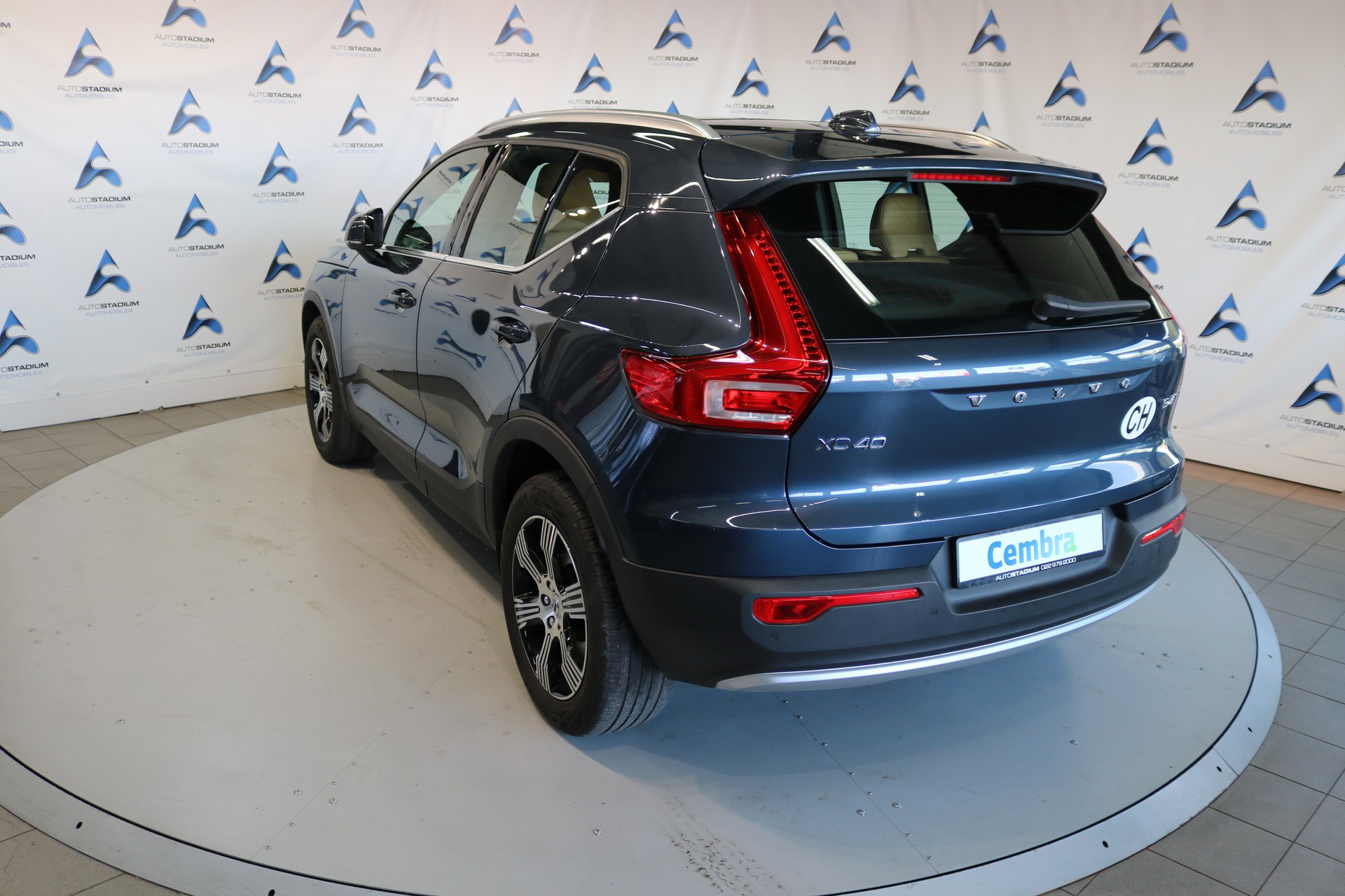 VOLVO XC40 B4 Benzin Mild Hybrid AWD Momentum Geartronic-image-16