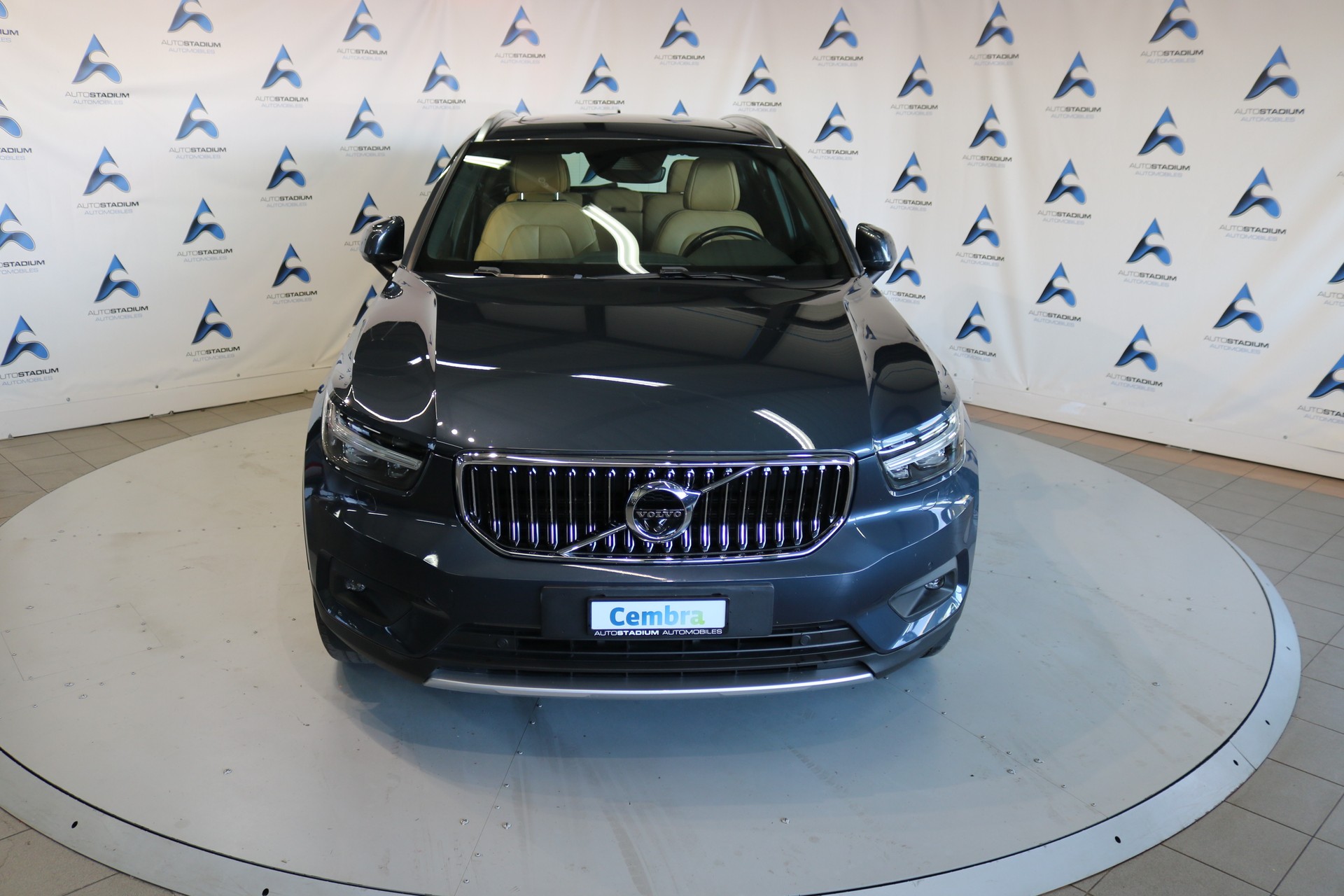 VOLVO XC40 B4 Benzin Mild Hybrid AWD Momentum Geartronic-image-7
