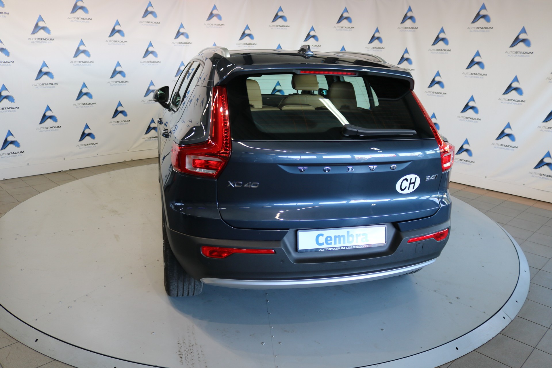 VOLVO XC40 B4 Benzin Mild Hybrid AWD Momentum Geartronic-image-17