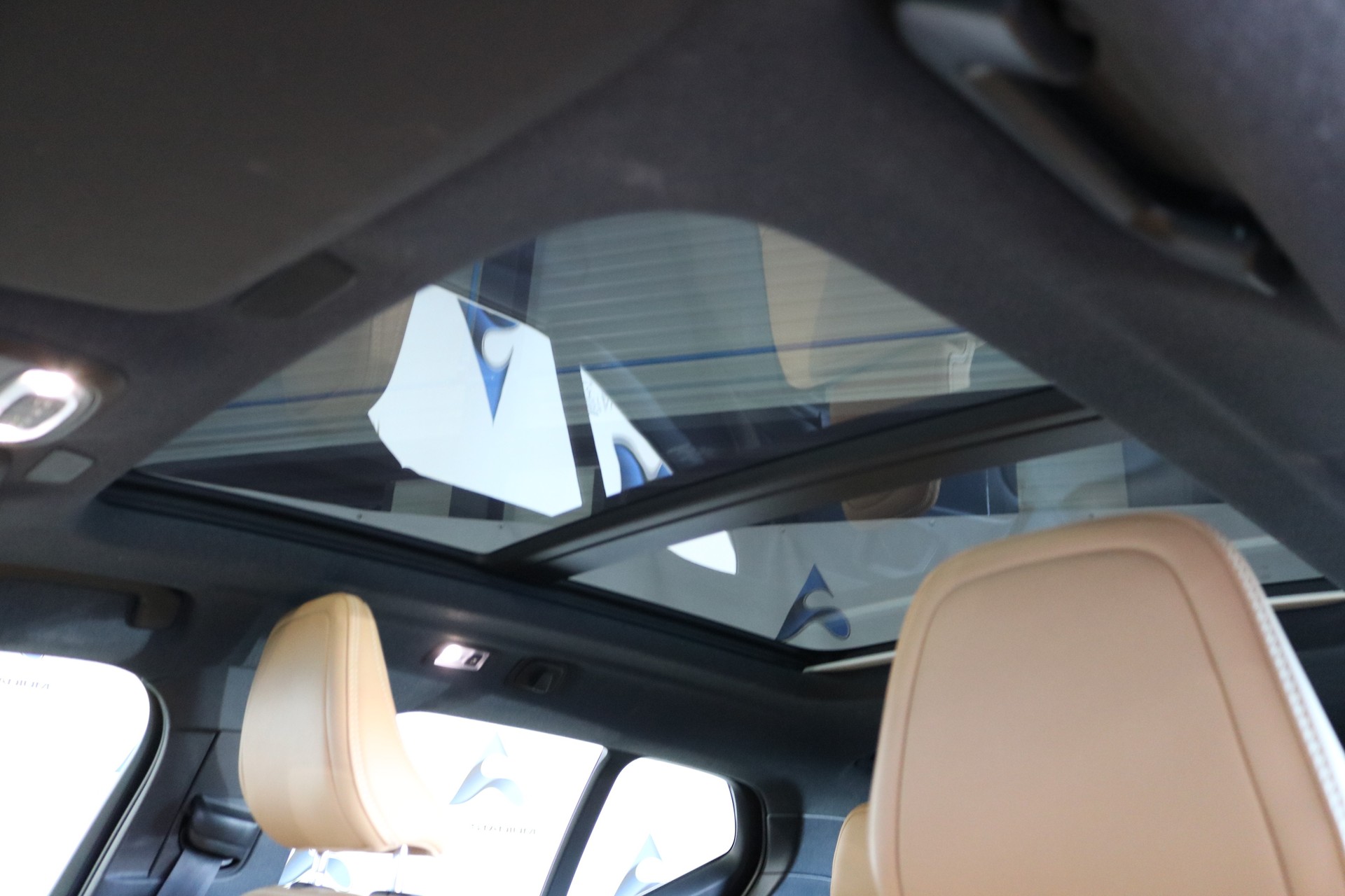 VOLVO XC40 B4 Benzin Mild Hybrid AWD Momentum Geartronic-image-44