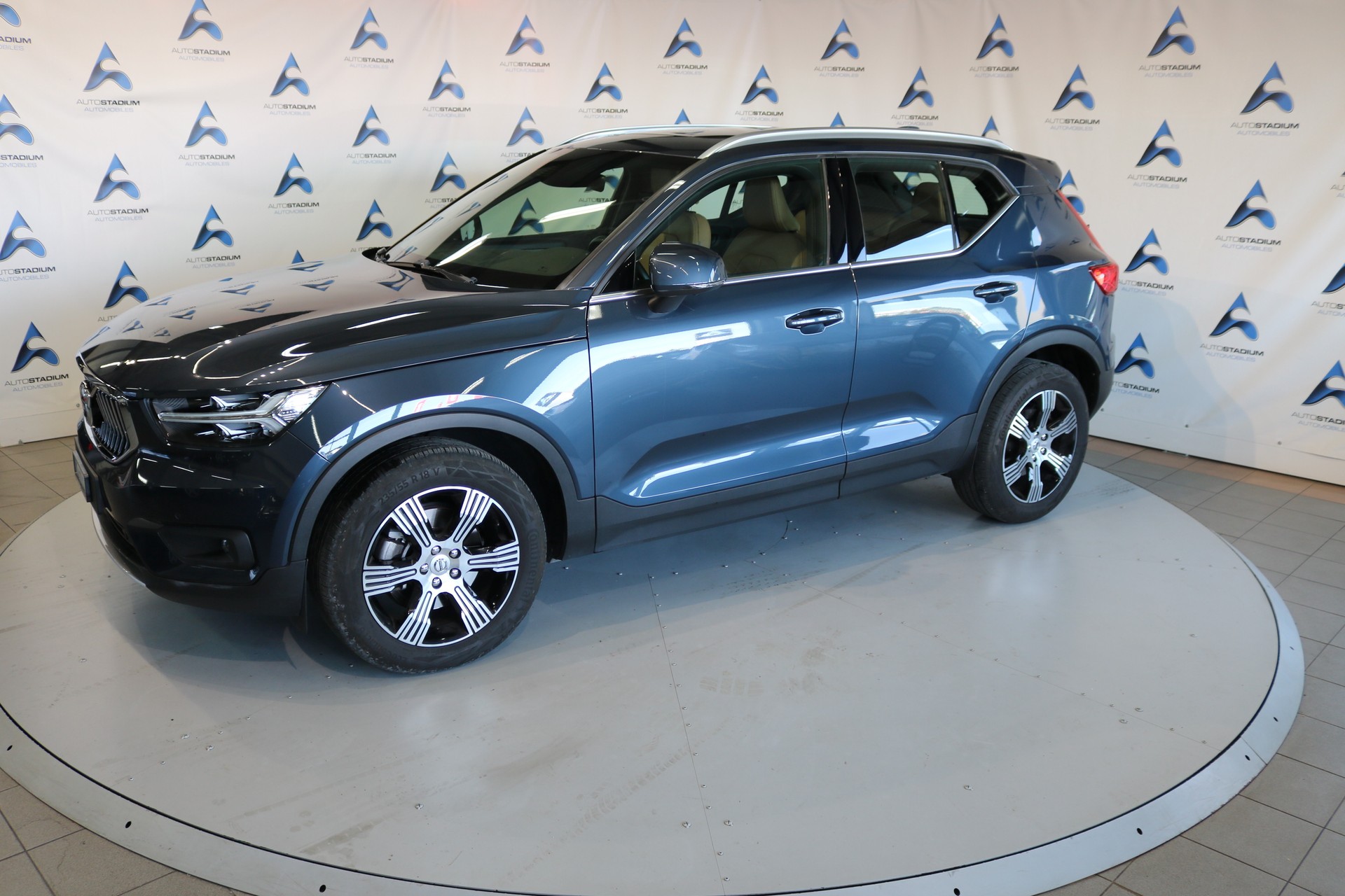 VOLVO XC40 B4 Benzin Mild Hybrid AWD Momentum Geartronic-image-10