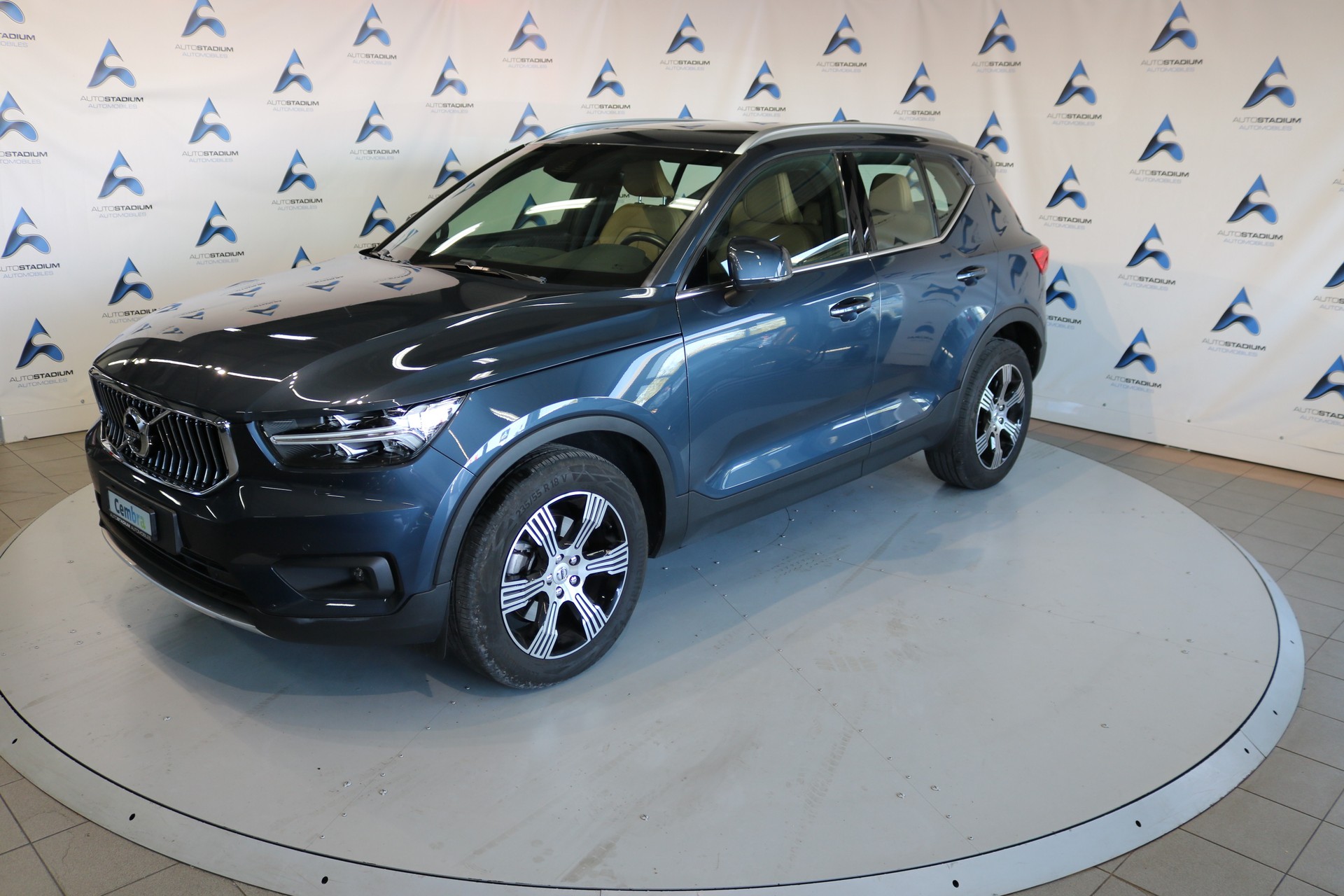 VOLVO XC40 B4 Benzin Mild Hybrid AWD Momentum Geartronic-image-9