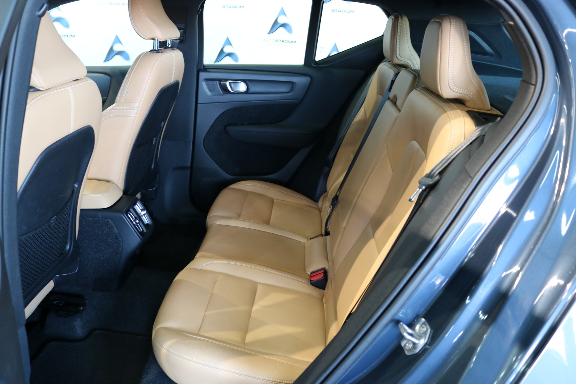 VOLVO XC40 B4 Benzin Mild Hybrid AWD Momentum Geartronic-image-3