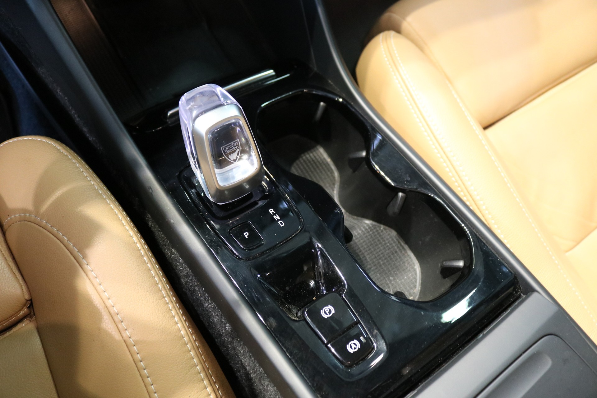 VOLVO XC40 B4 Benzin Mild Hybrid AWD Momentum Geartronic-image-40