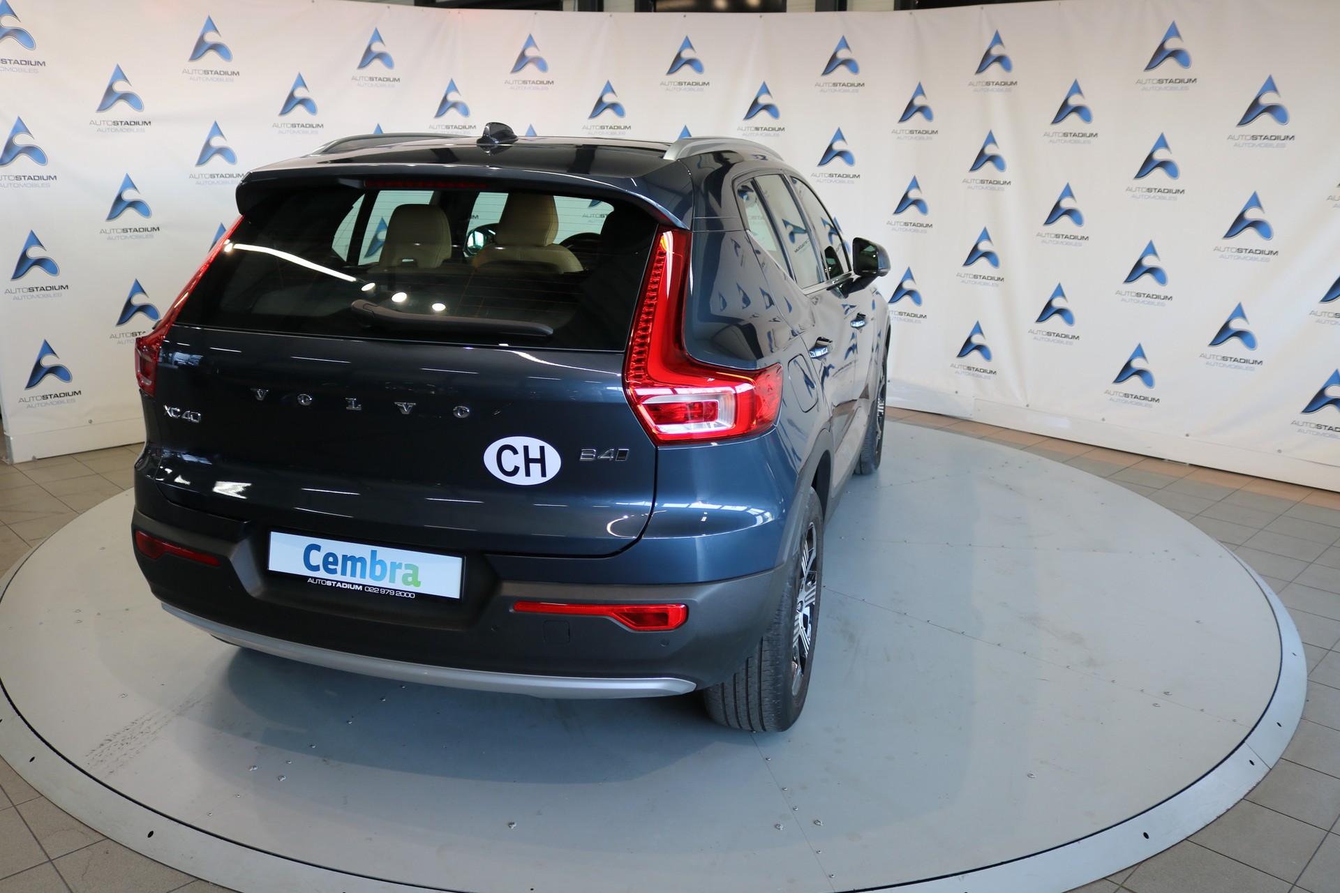 VOLVO XC40 B4 Benzin Mild Hybrid AWD Momentum Geartronic-image-19