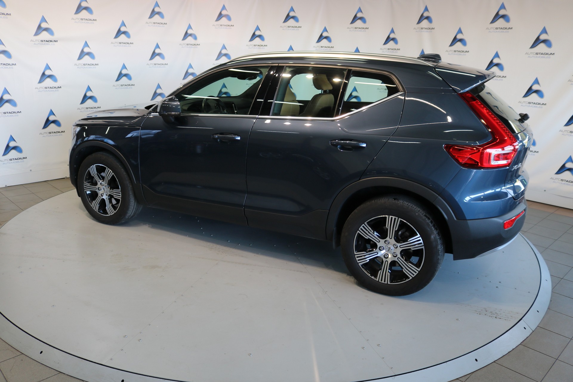 VOLVO XC40 B4 Benzin Mild Hybrid AWD Momentum Geartronic-image-14