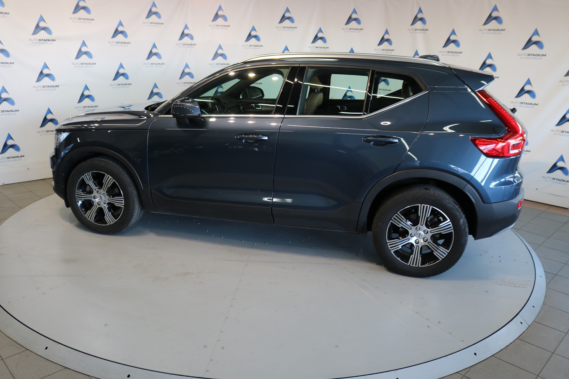 VOLVO XC40 B4 Benzin Mild Hybrid AWD Momentum Geartronic-image-13