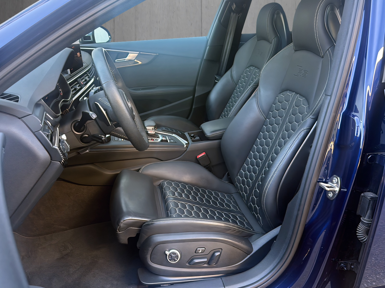 AUDI RS4 Avant 2.9 TFSI qu*CH Auslieferung,Vollausstattung*-image-8