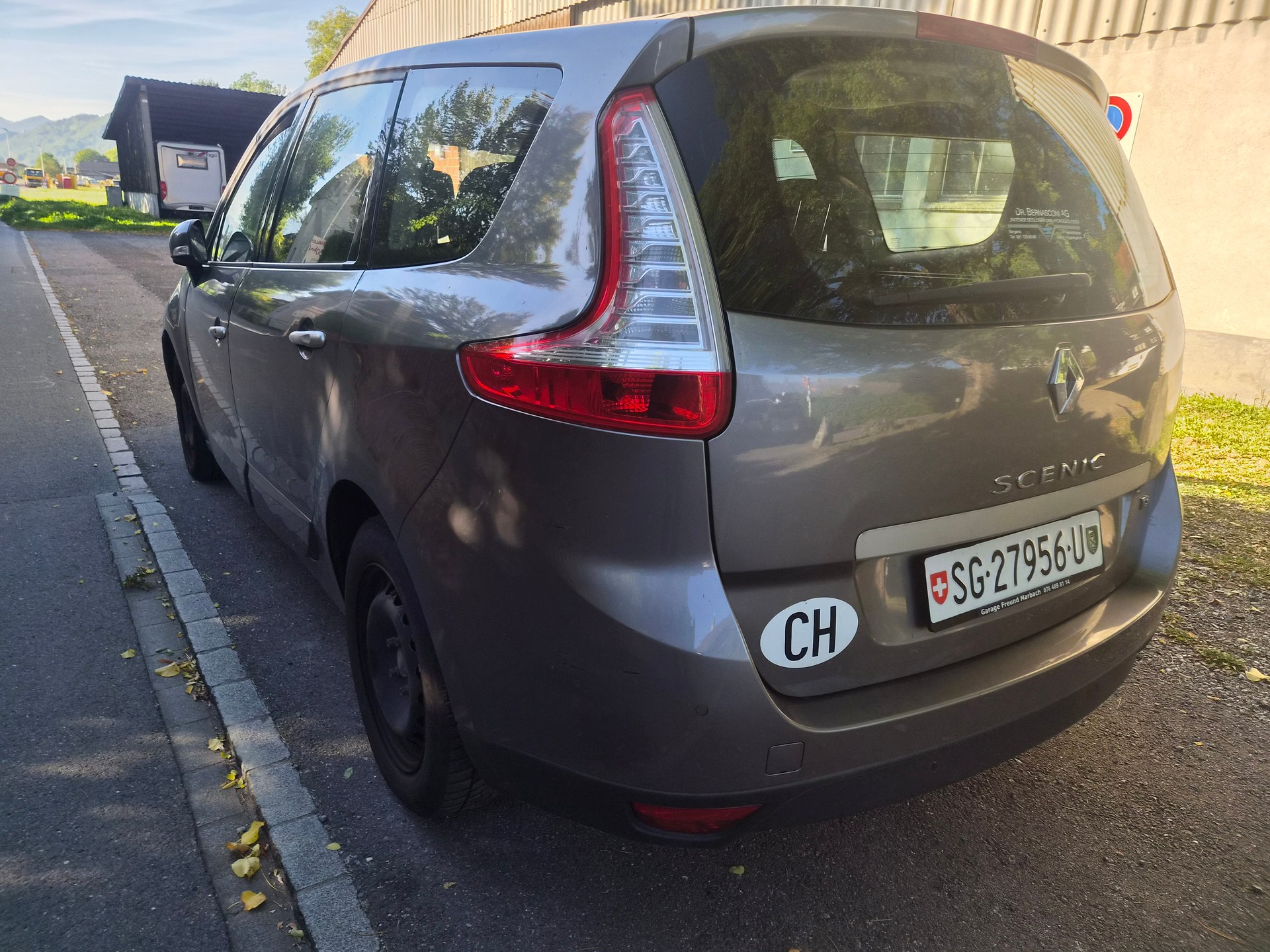 RENAULT Grand Scénic 1.4 16V Turbo Expression-image-8