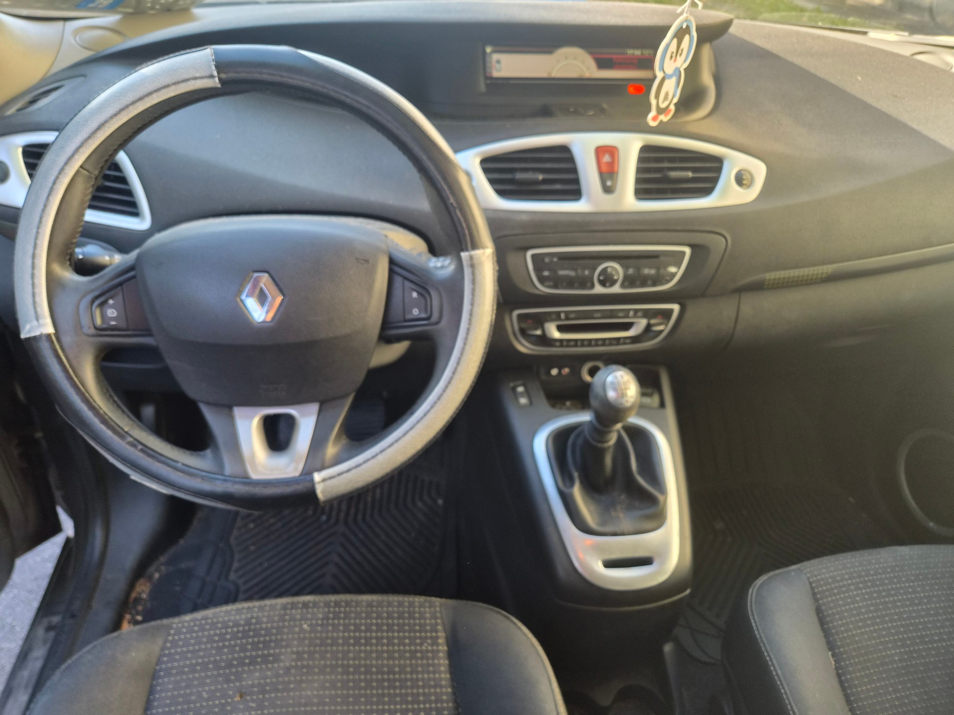 RENAULT Grand Scénic 1.4 16V Turbo Expression-image-9