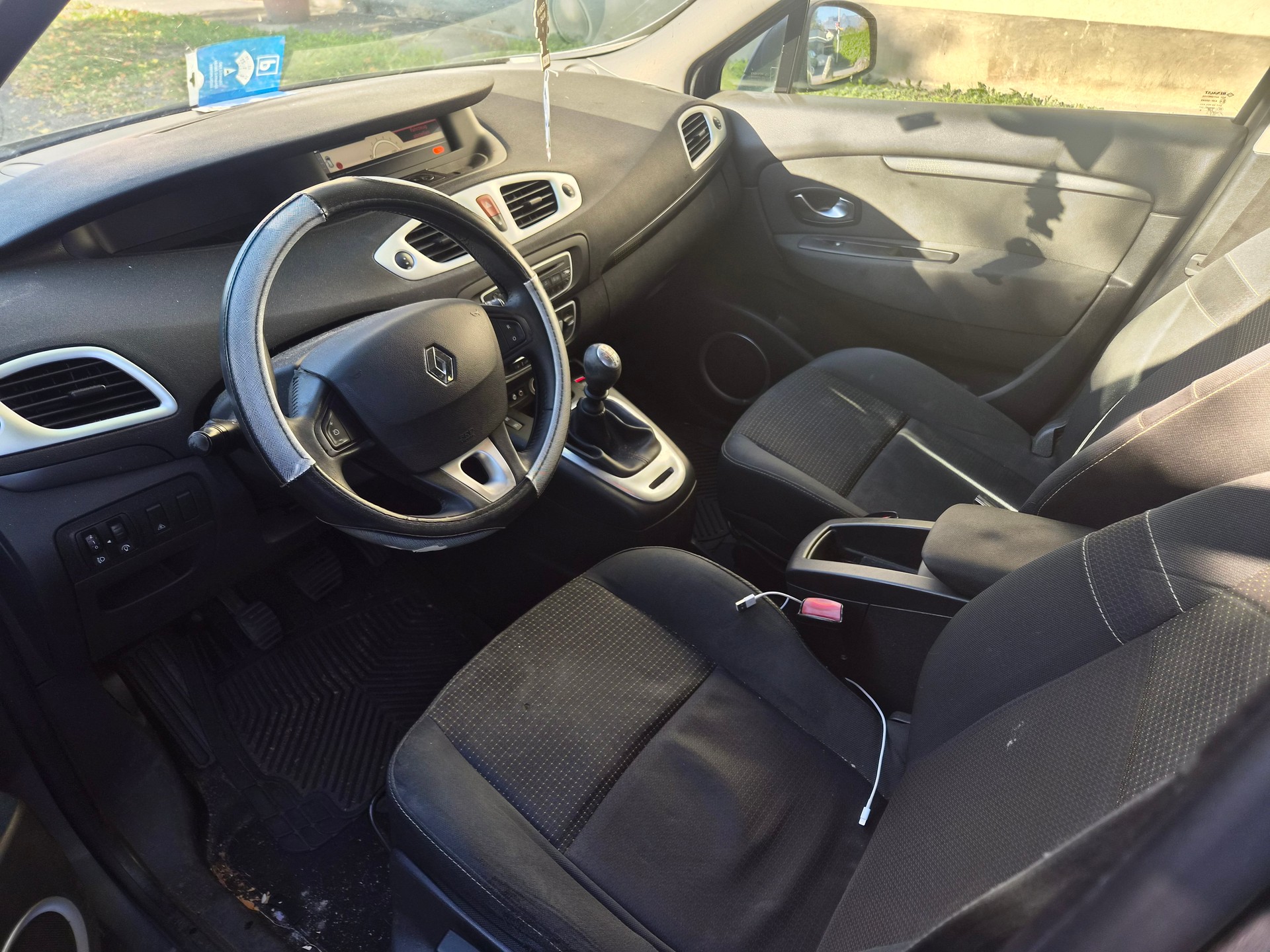 RENAULT Grand Scénic 1.4 16V Turbo Expression-image-11