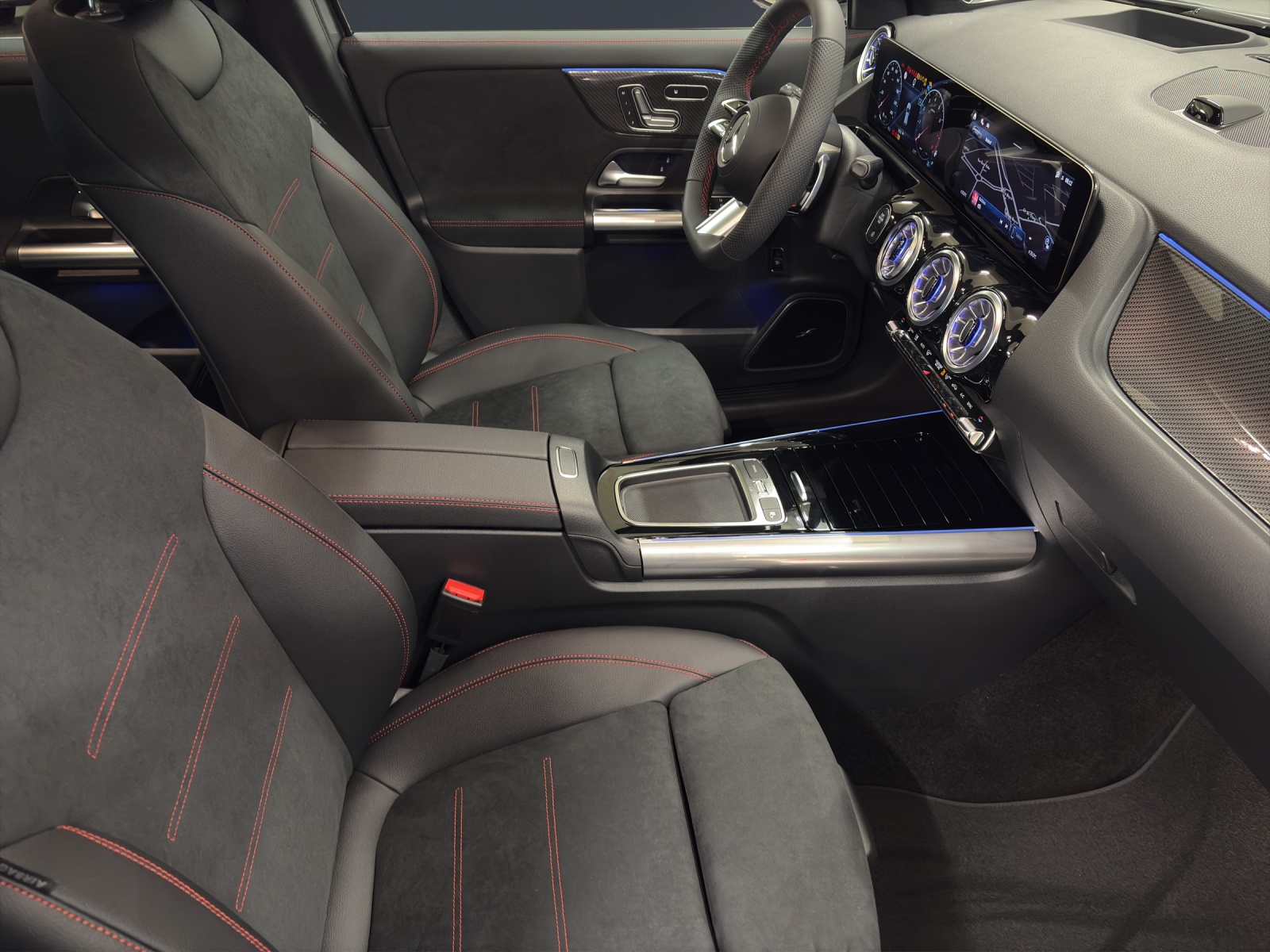 MERCEDES-BENZ GLA 220 4M-image-9
