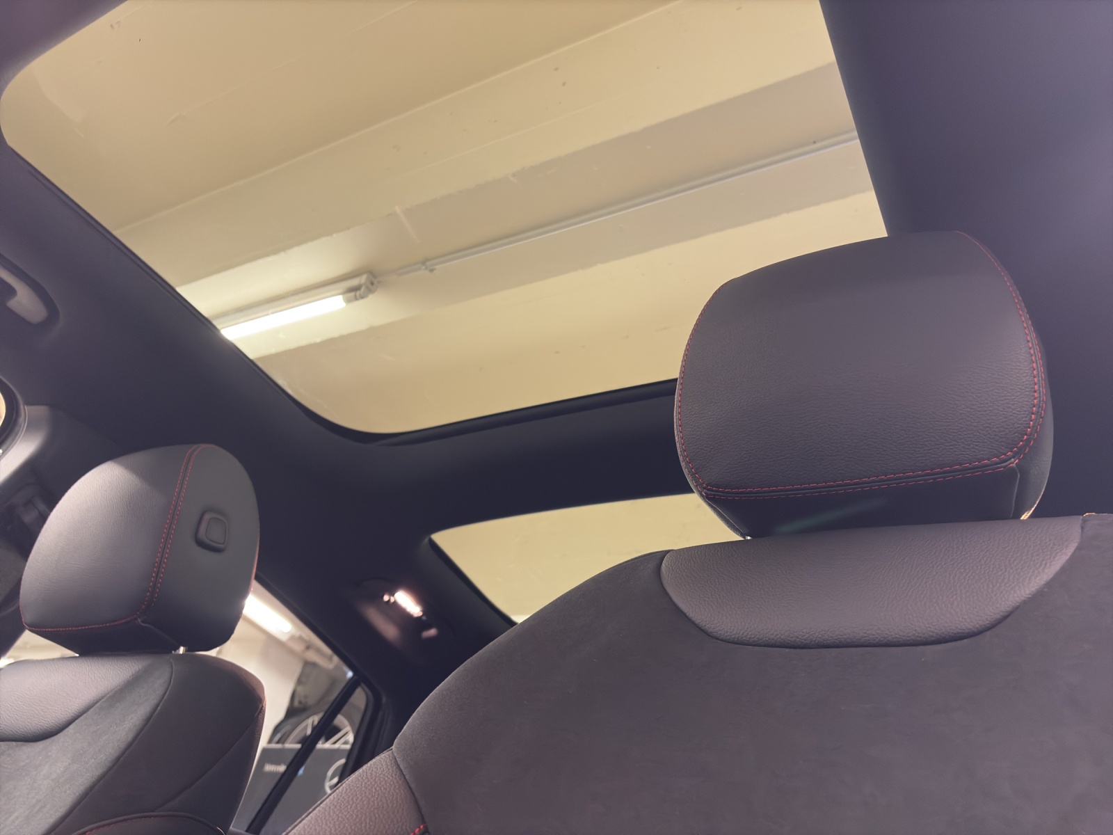 MERCEDES-BENZ GLA 220 4M-image-11