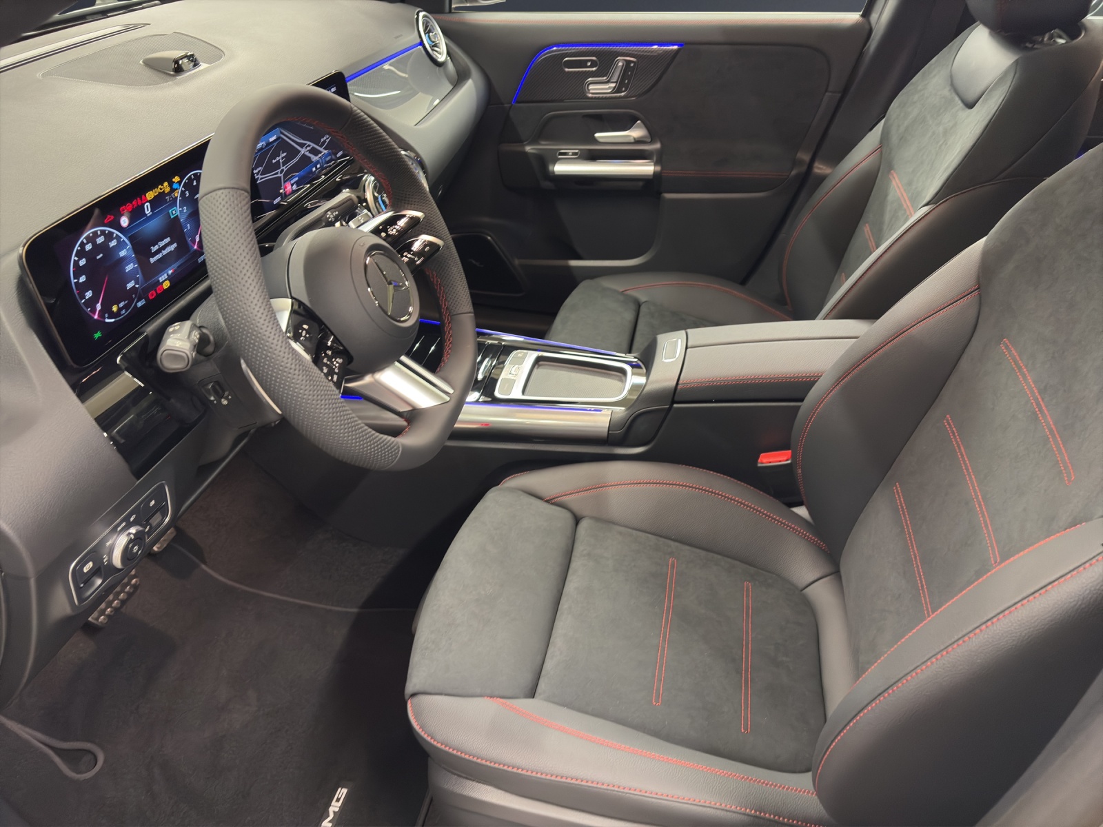 MERCEDES-BENZ GLA 220 4M-image-8
