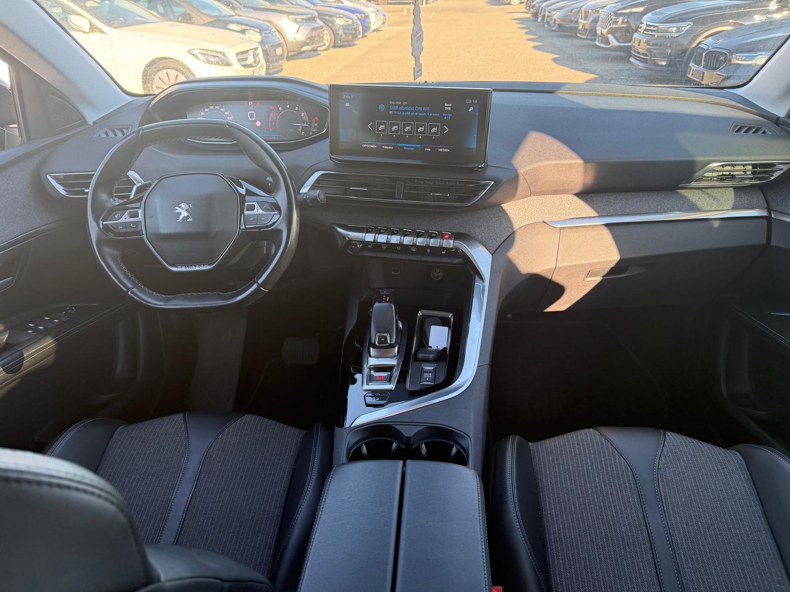 PEUGEOT 3008 1.2 PureTech Allure Pack-image-7