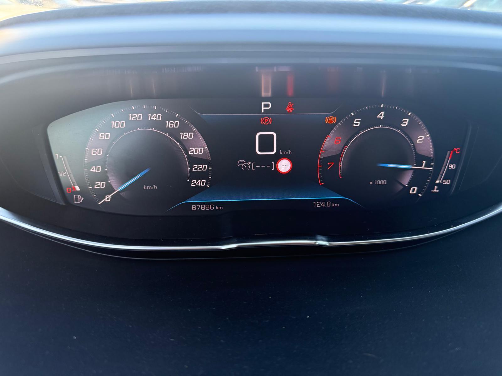 PEUGEOT 3008 1.2 PureTech Allure Pack-image-11