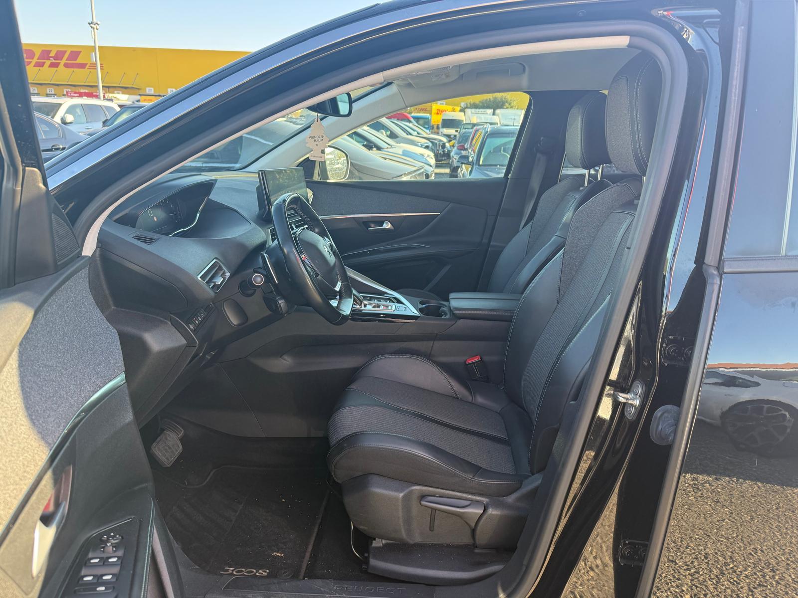 PEUGEOT 3008 1.2 PureTech Allure Pack-image-6