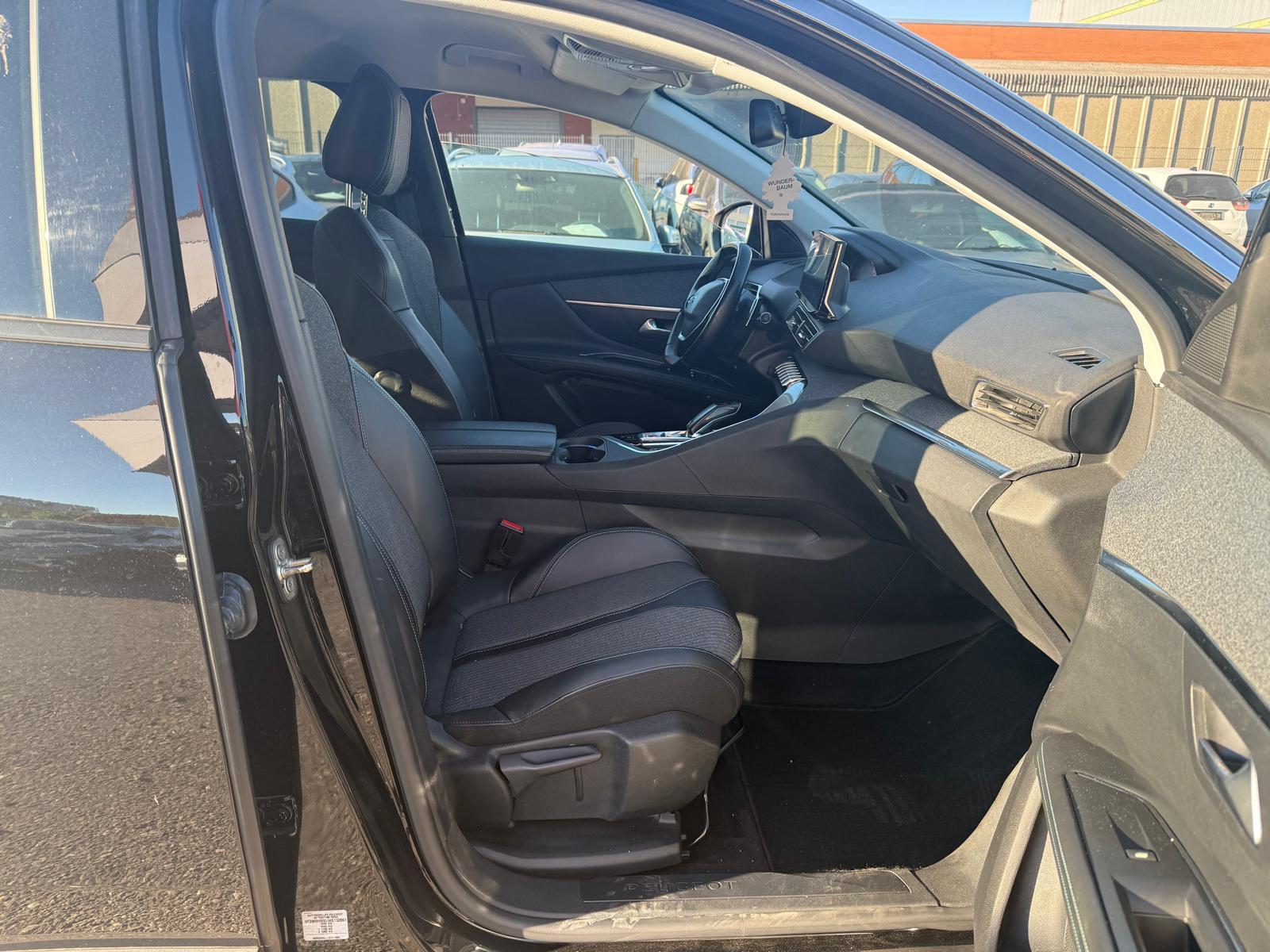 PEUGEOT 3008 1.2 PureTech Allure Pack-image-8