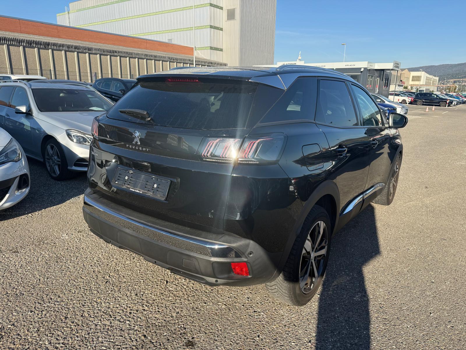 PEUGEOT 3008 1.2 PureTech Allure Pack-image-5