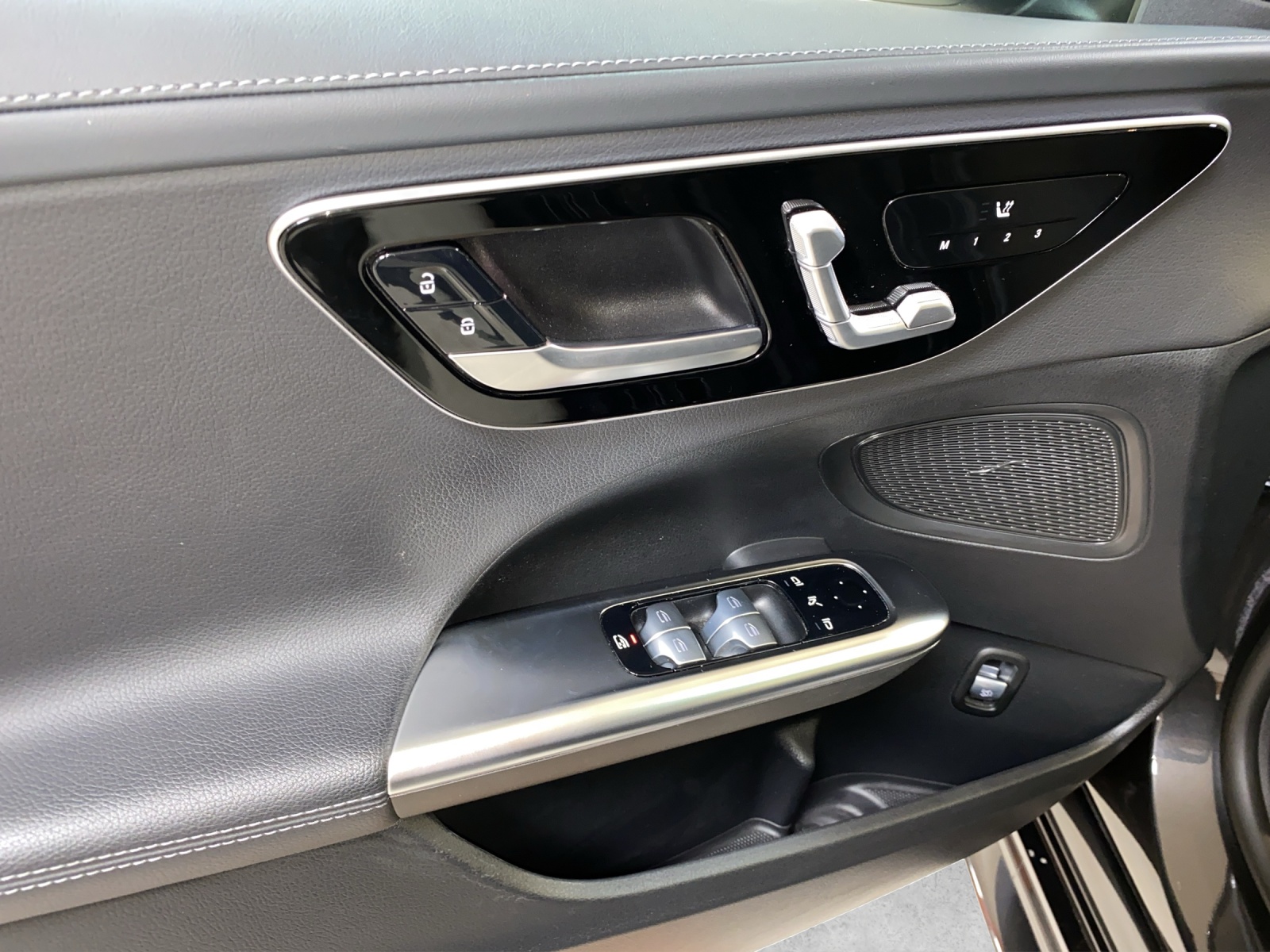 MERCEDES-BENZ C 300 T 4Matic AMG Line-image-8