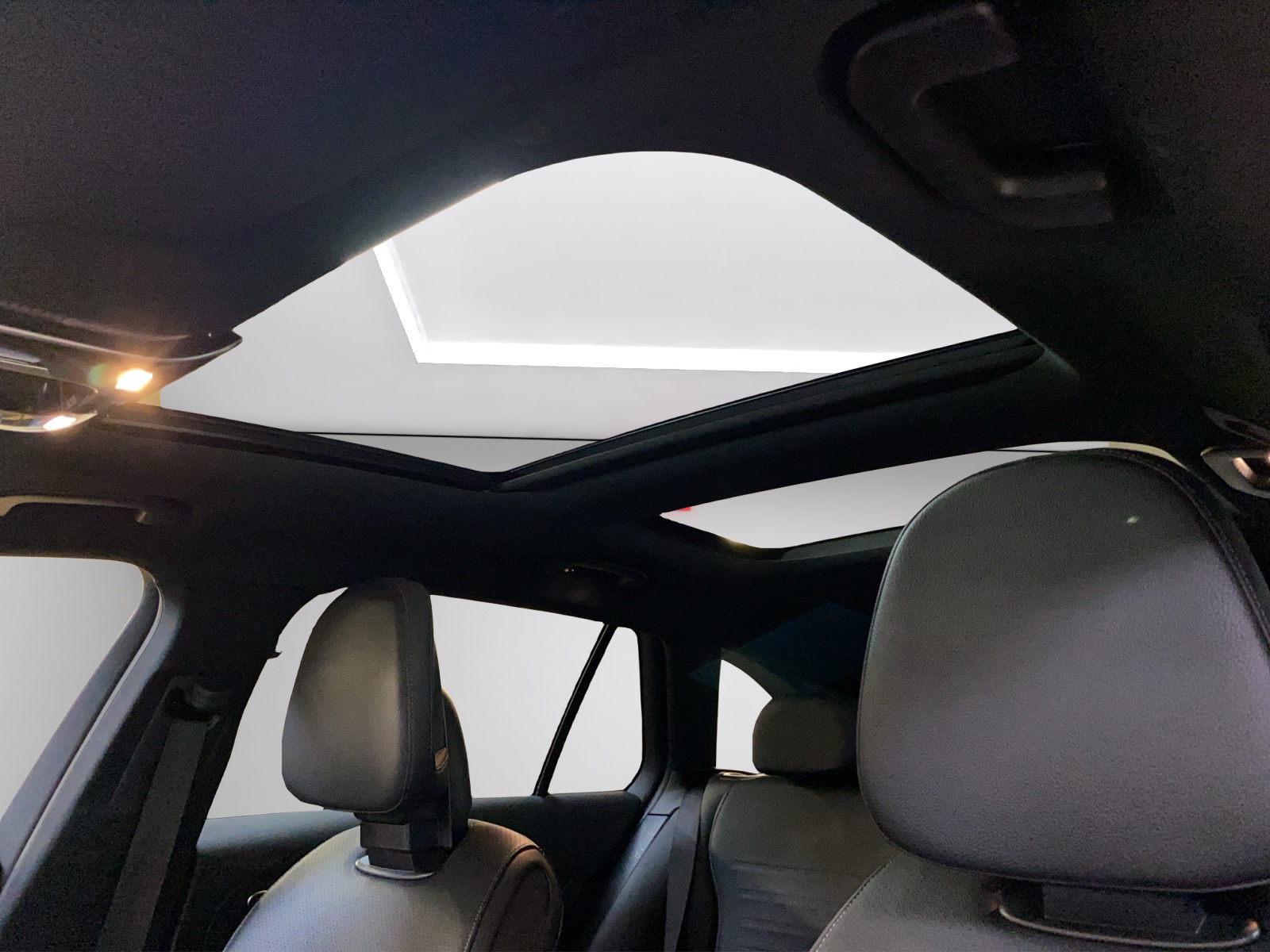 MERCEDES-BENZ C 300 T 4Matic AMG Line-image-14