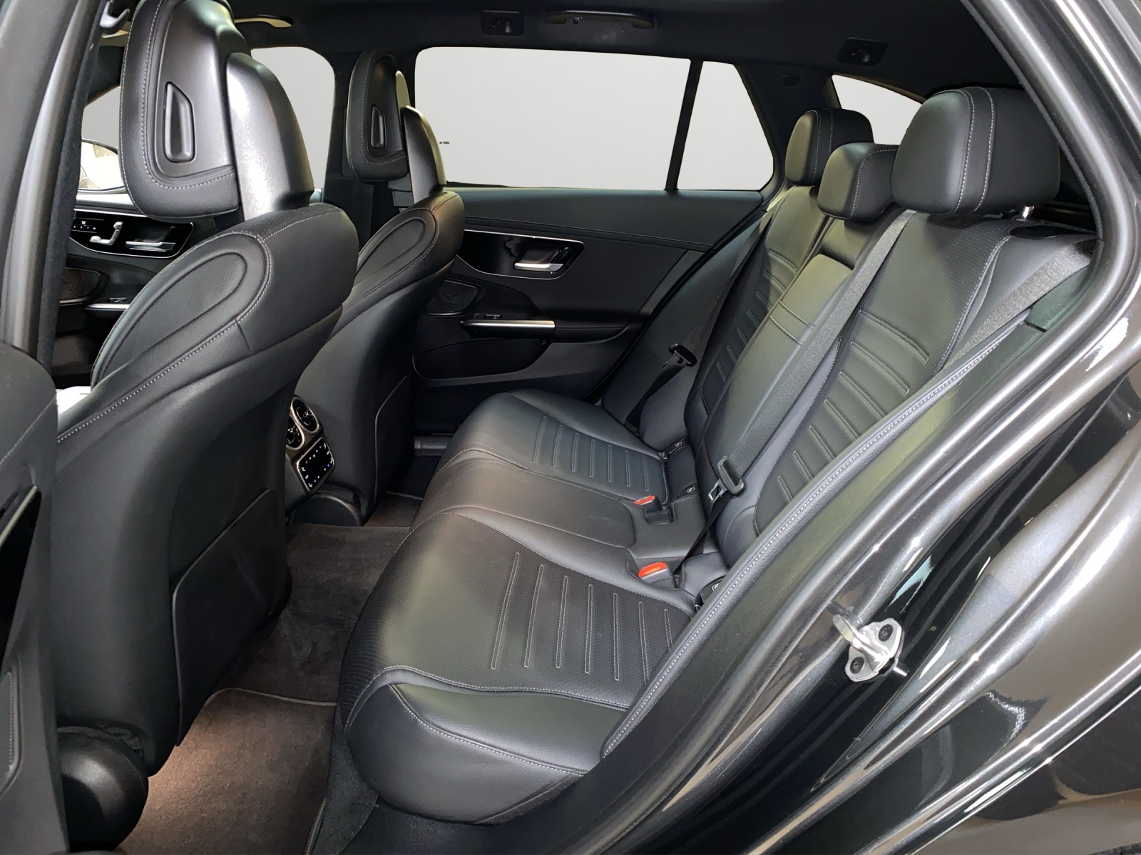 MERCEDES-BENZ C 300 T 4Matic AMG Line-image-12