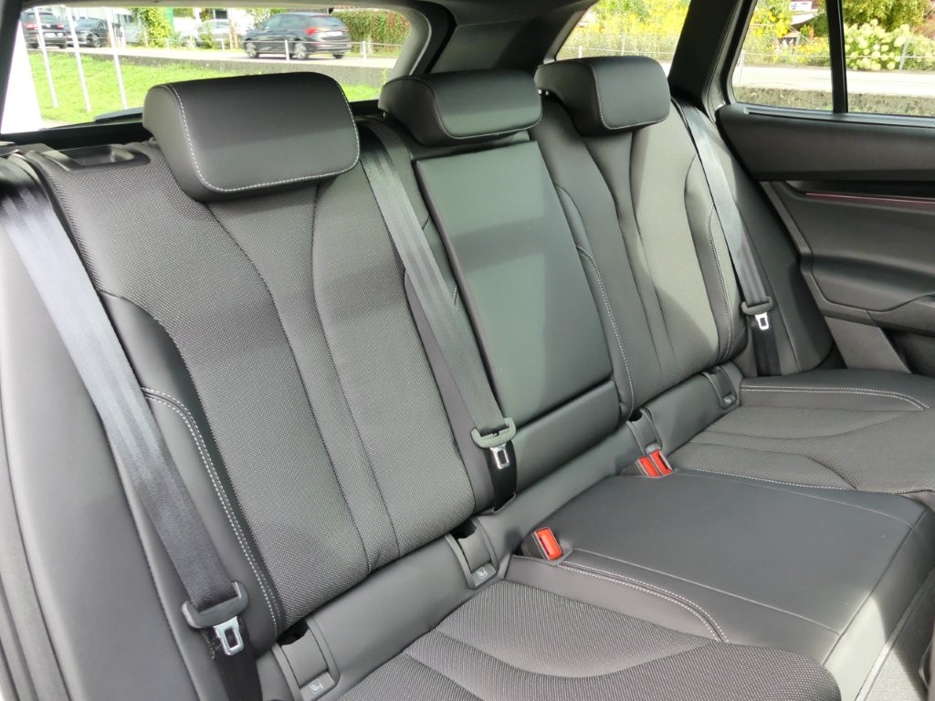 SKODA Enyaq 4x4 RS-image-12