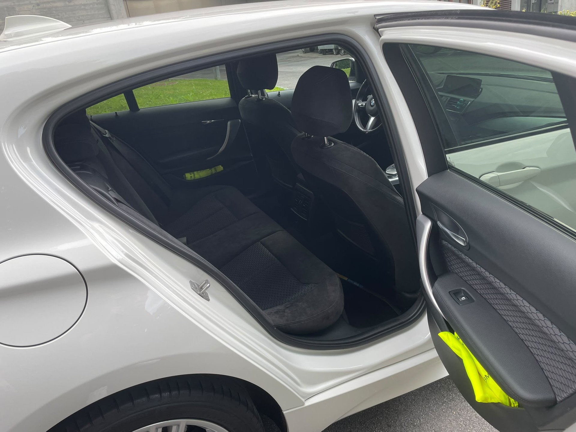 BMW 120d xDrive M Sport Steptronic-image-8