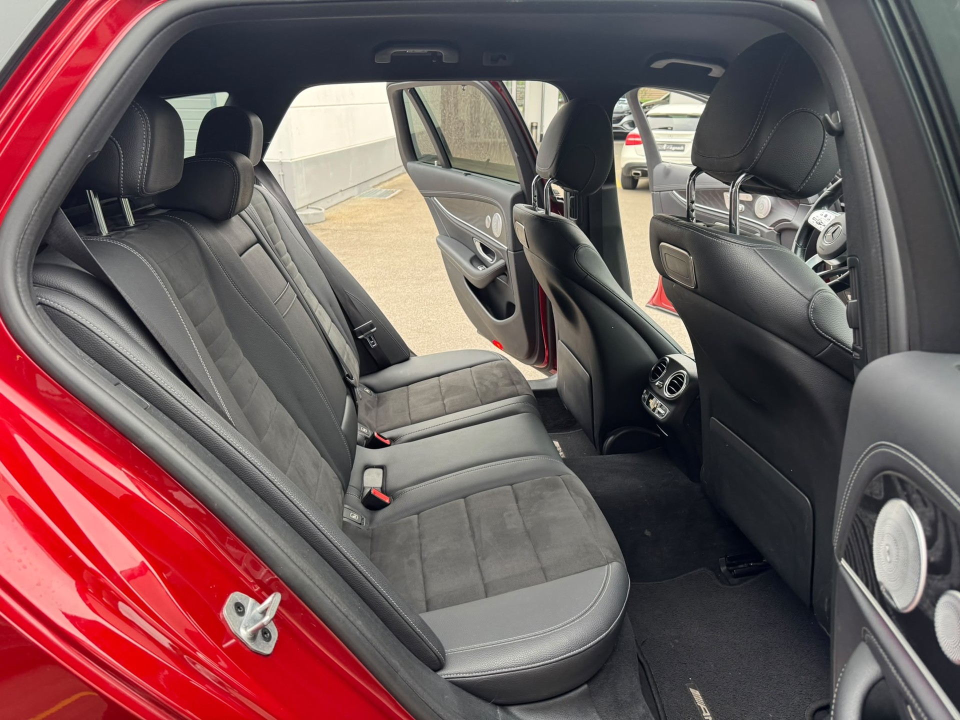 MERCEDES-BENZ E 220 d AMG Line 4Matic 9G-Tronic-image-14