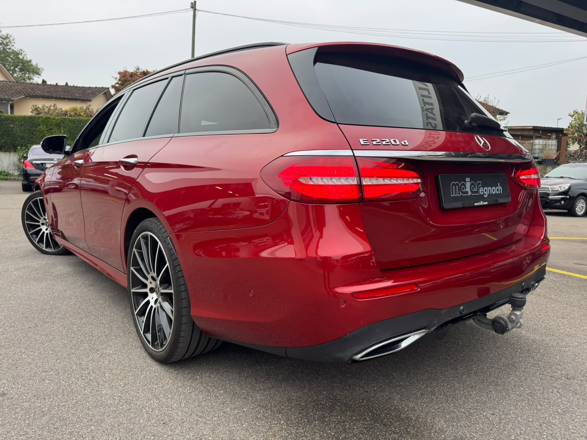 MERCEDES-BENZ E 220 d AMG Line 4Matic 9G-Tronic-image-5