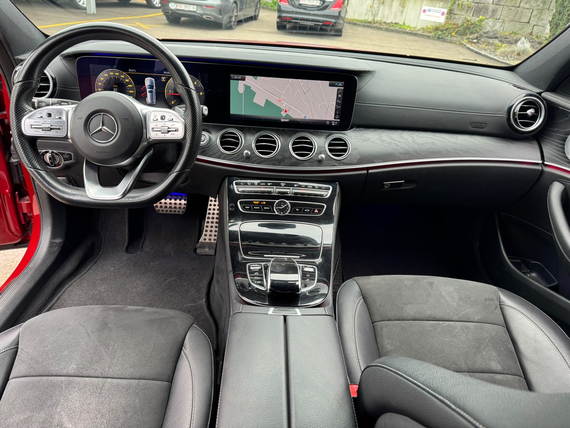 MERCEDES-BENZ E 220 d AMG Line 4Matic 9G-Tronic-image-7