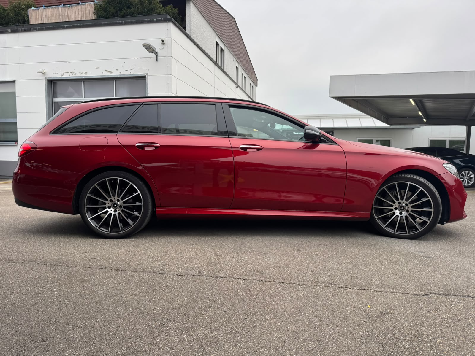 MERCEDES-BENZ E 220 d AMG Line 4Matic 9G-Tronic-image-4